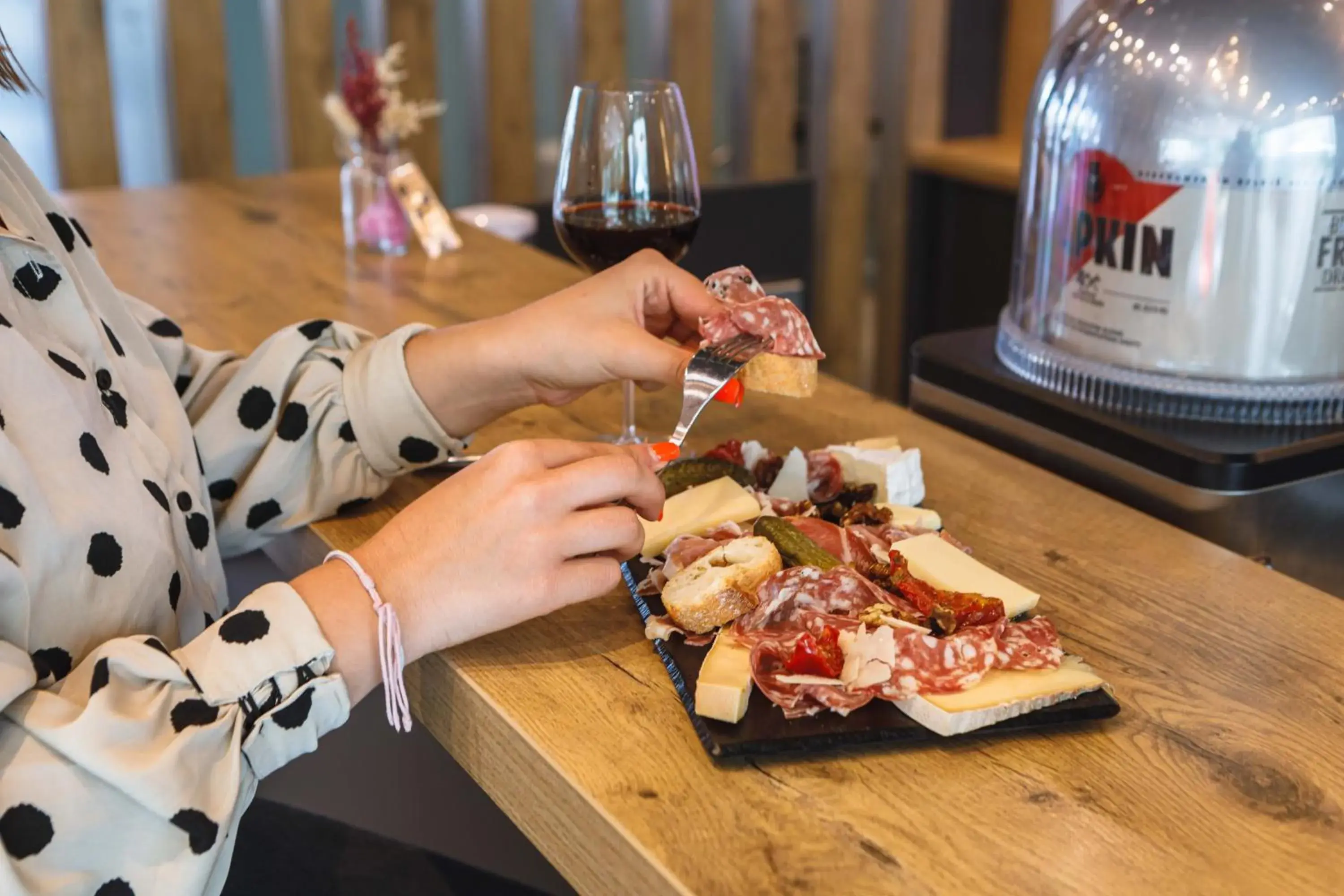 Lounge or bar in ibis Lyon Carre De Soie Lounge or bar in ibis Lyon Carre De Soie