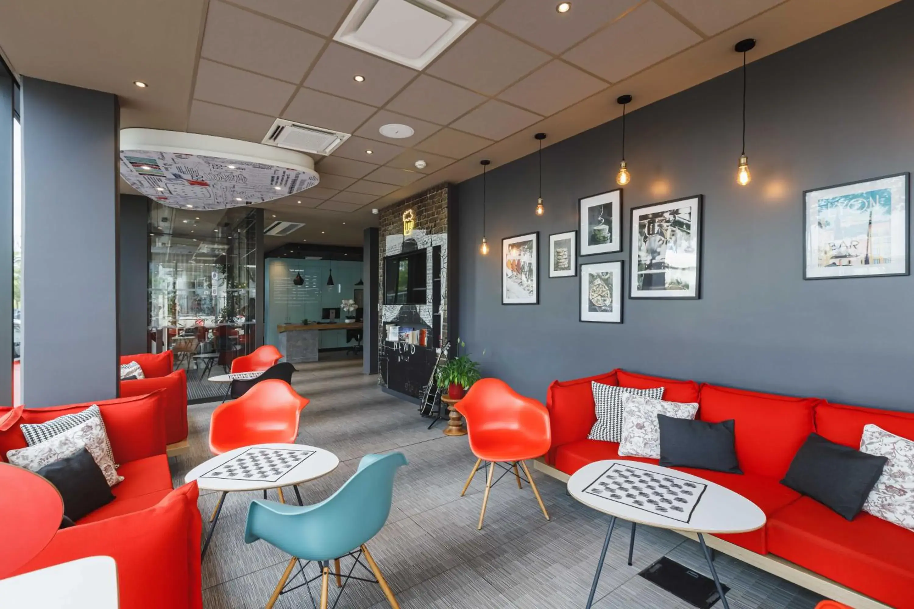 Lounge or bar in ibis Lyon Carre De Soie Lounge or bar in ibis Lyon Carre De Soie