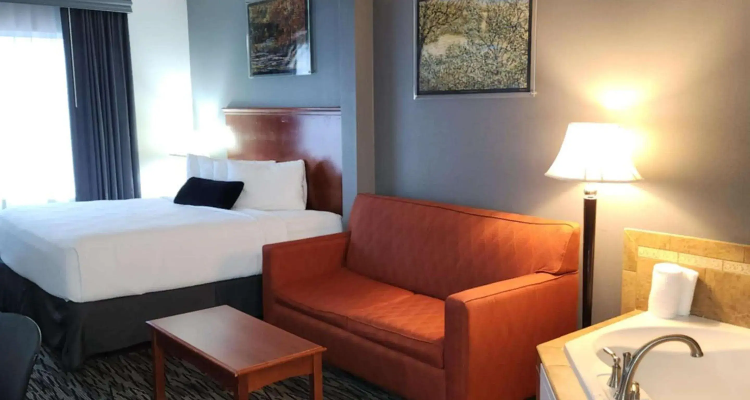 Bedroom, Bed in Parke Regency Hotel & Conf Ctr., BW Signature Collection Bedroom, Bed in Parke Regency Hotel & Conf Ctr., BW Signature Collection