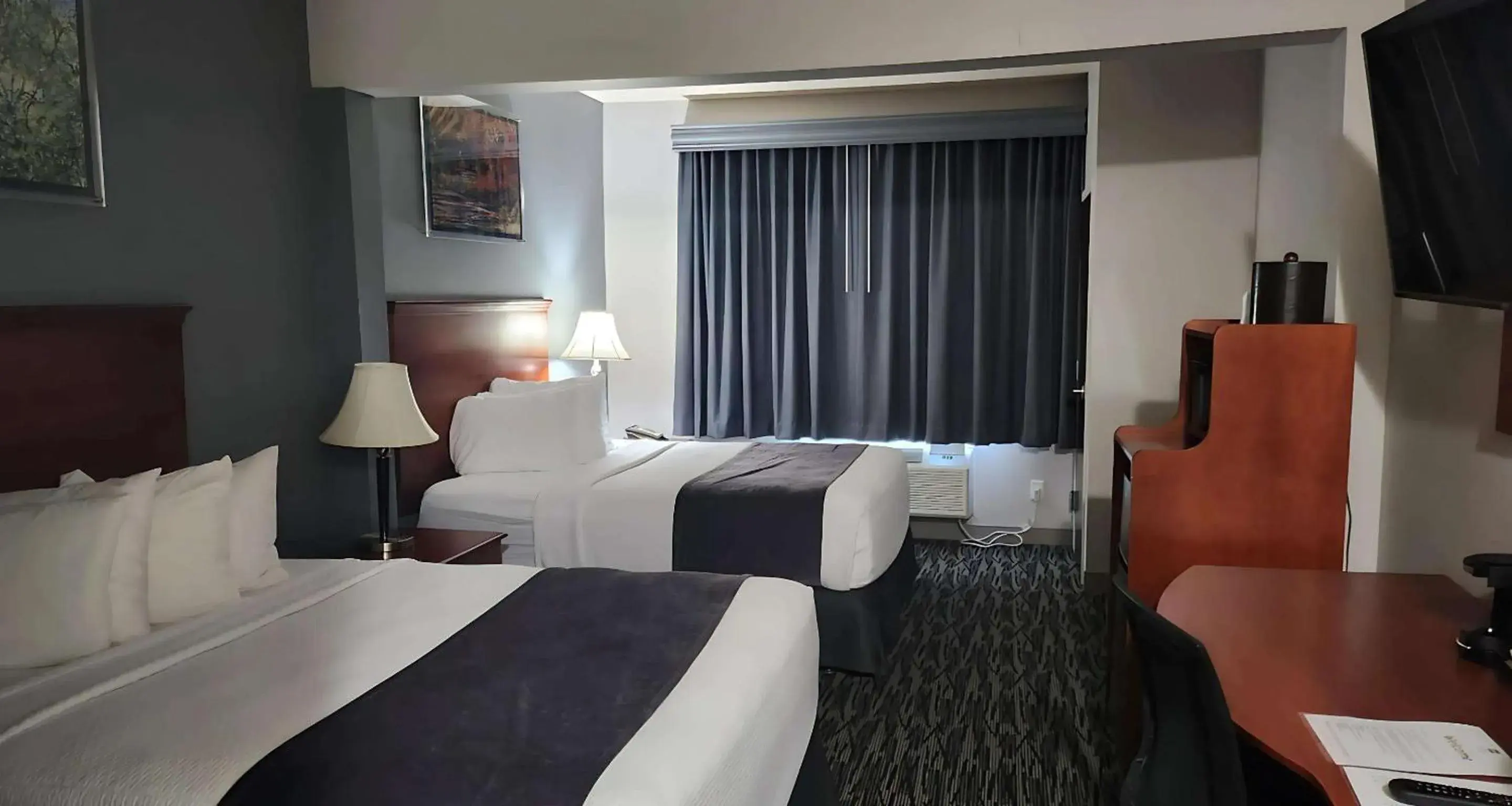 Bedroom, Bed in Parke Regency Hotel & Conf Ctr., BW Signature Collection Bedroom, Bed in Parke Regency Hotel & Conf Ctr., BW Signature Collection