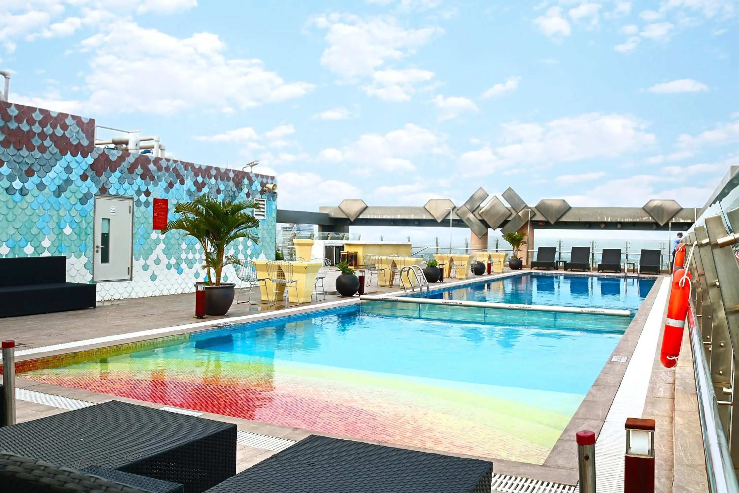 Swimming pool in Mercure Hai Phong