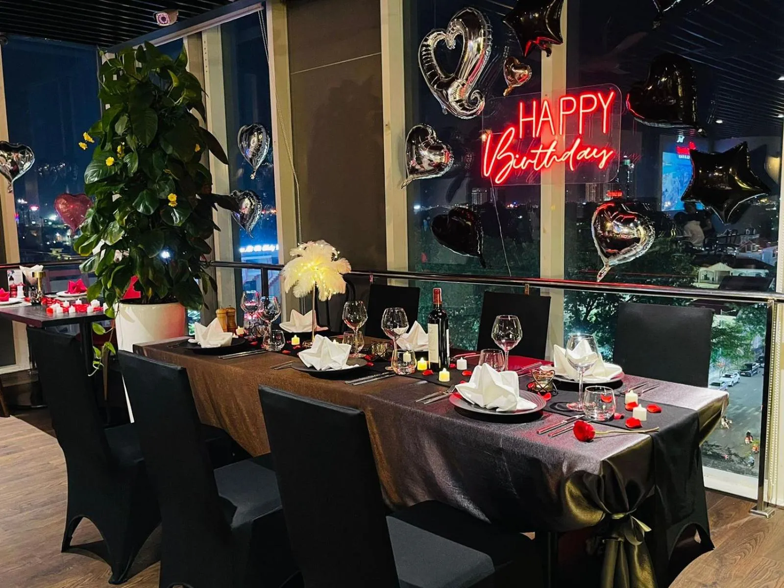 Restaurant/places to eat in Mercure Hai Phong