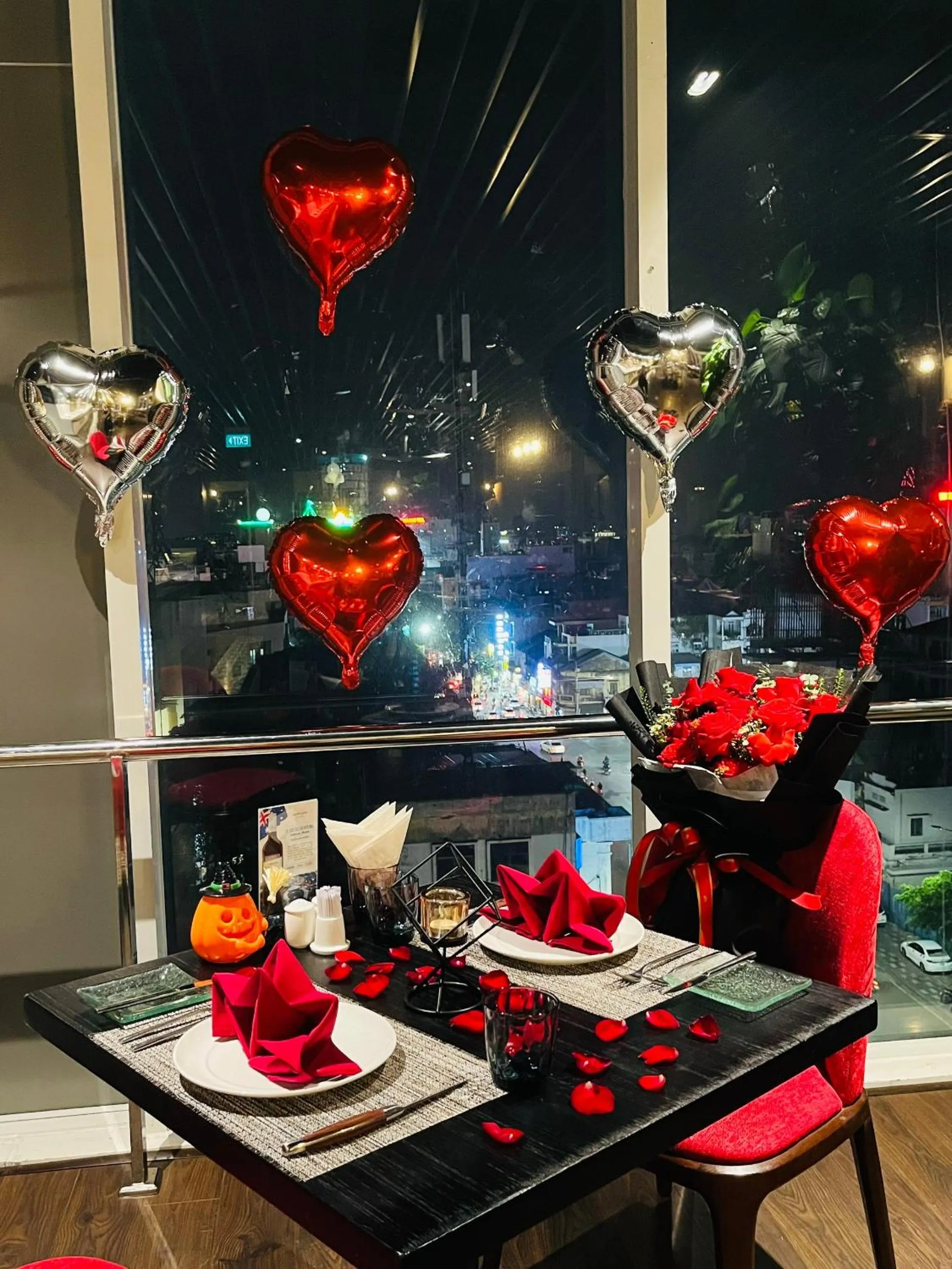 Restaurant/places to eat in Mercure Hai Phong