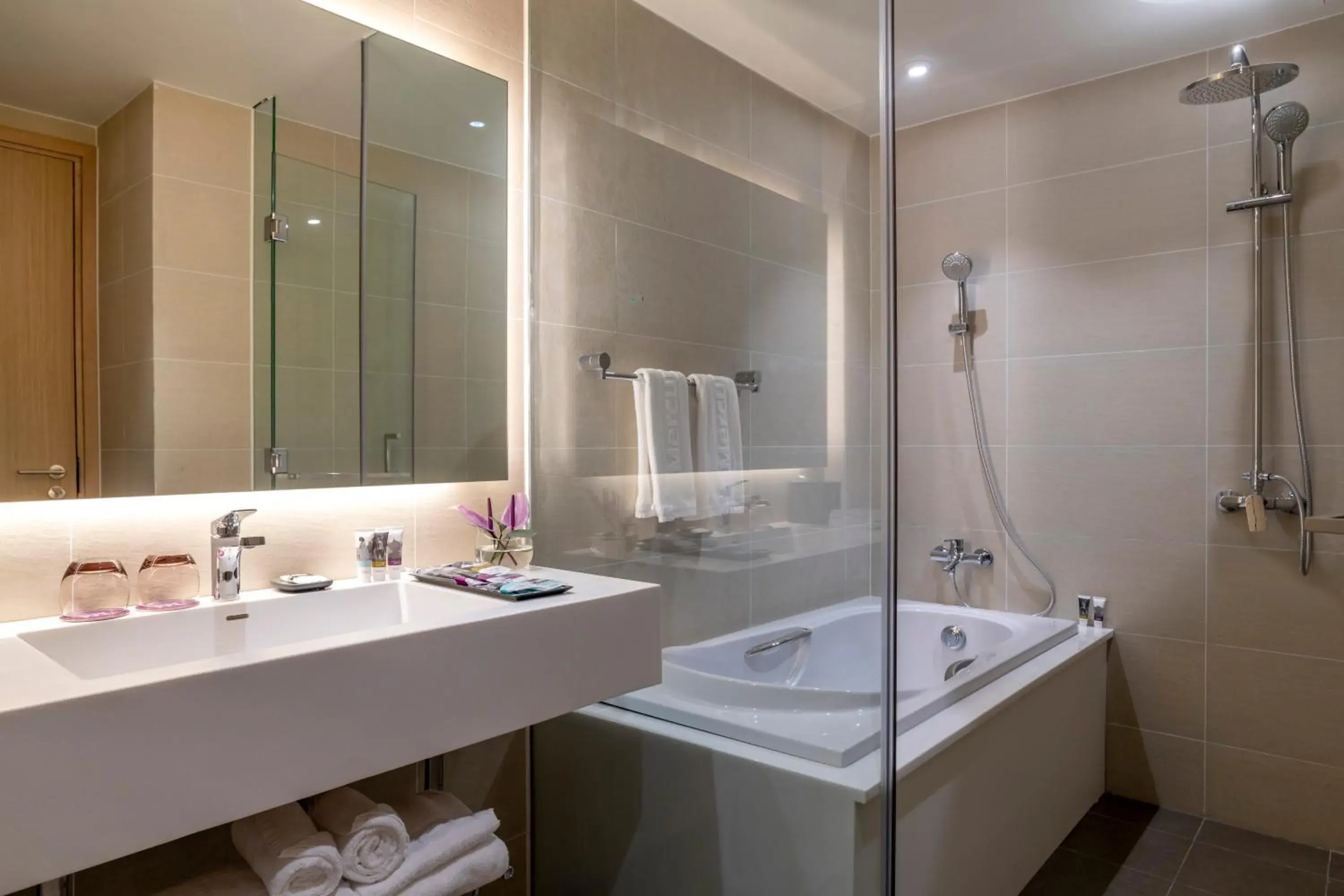 One-Bedroom Apartment in Mercure Hai Phong One-Bedroom Apartment in Mercure Hai Phong