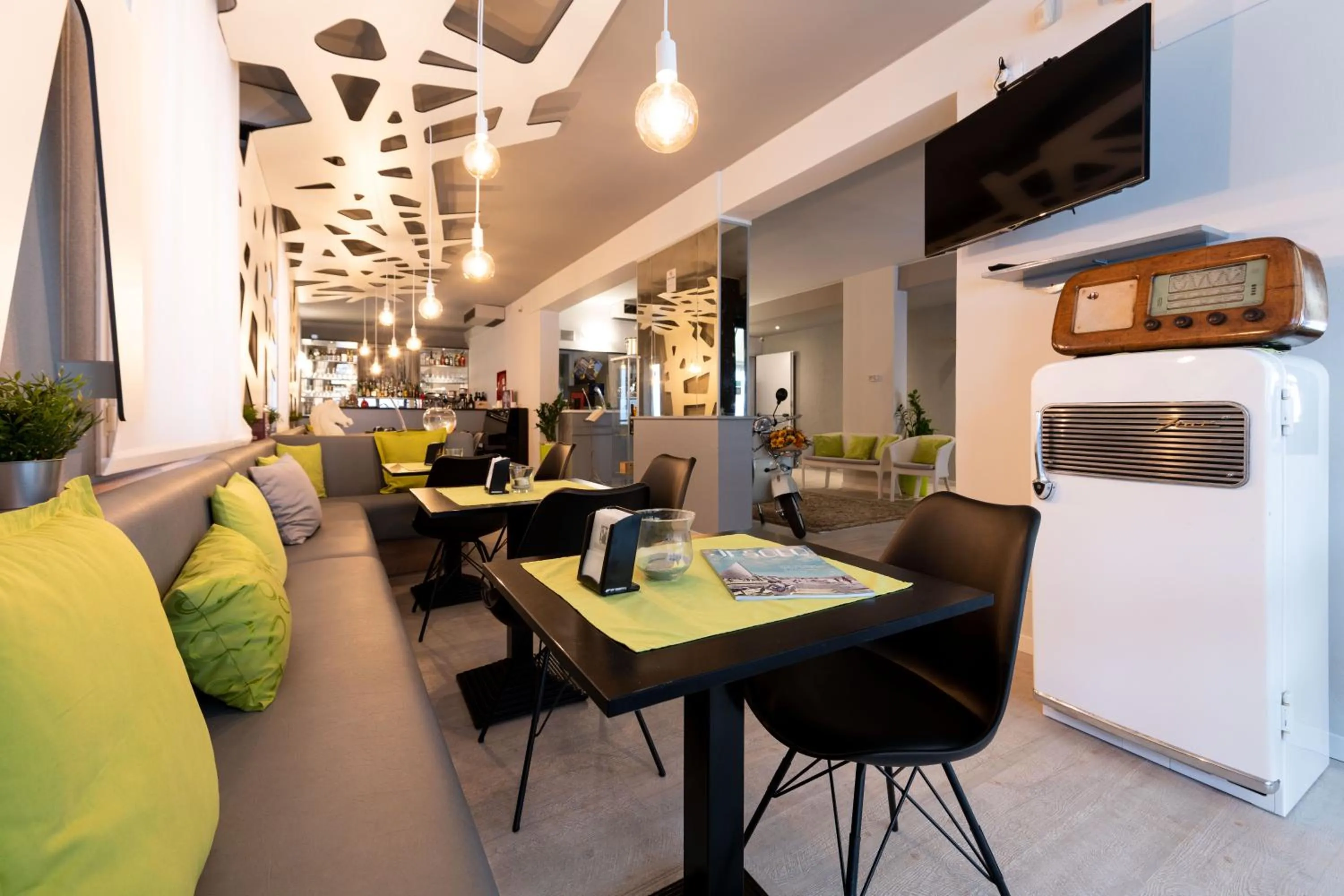 Restaurant/places to eat in Hotel Anny