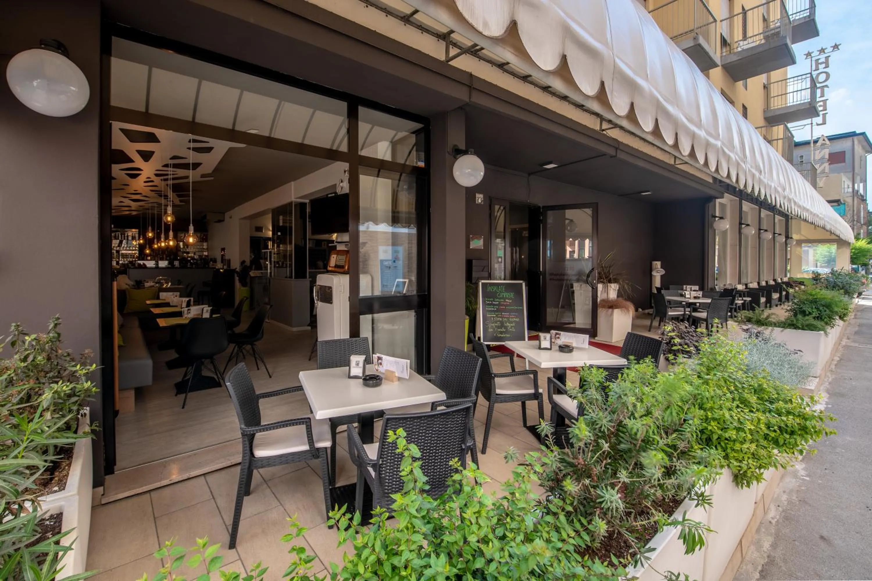 Facade/entrance in Hotel Anny