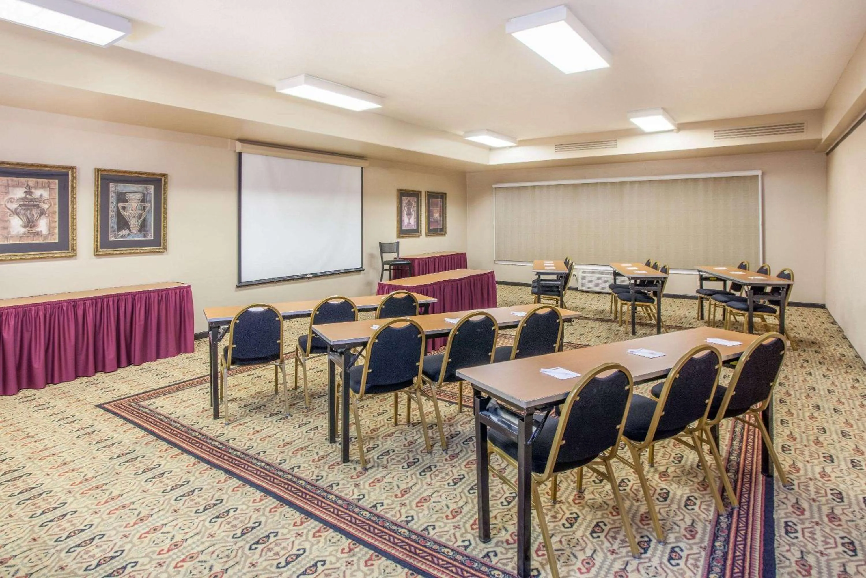 Meeting/conference room in Hawthorn Extended Stay by Wyndham Bloomington