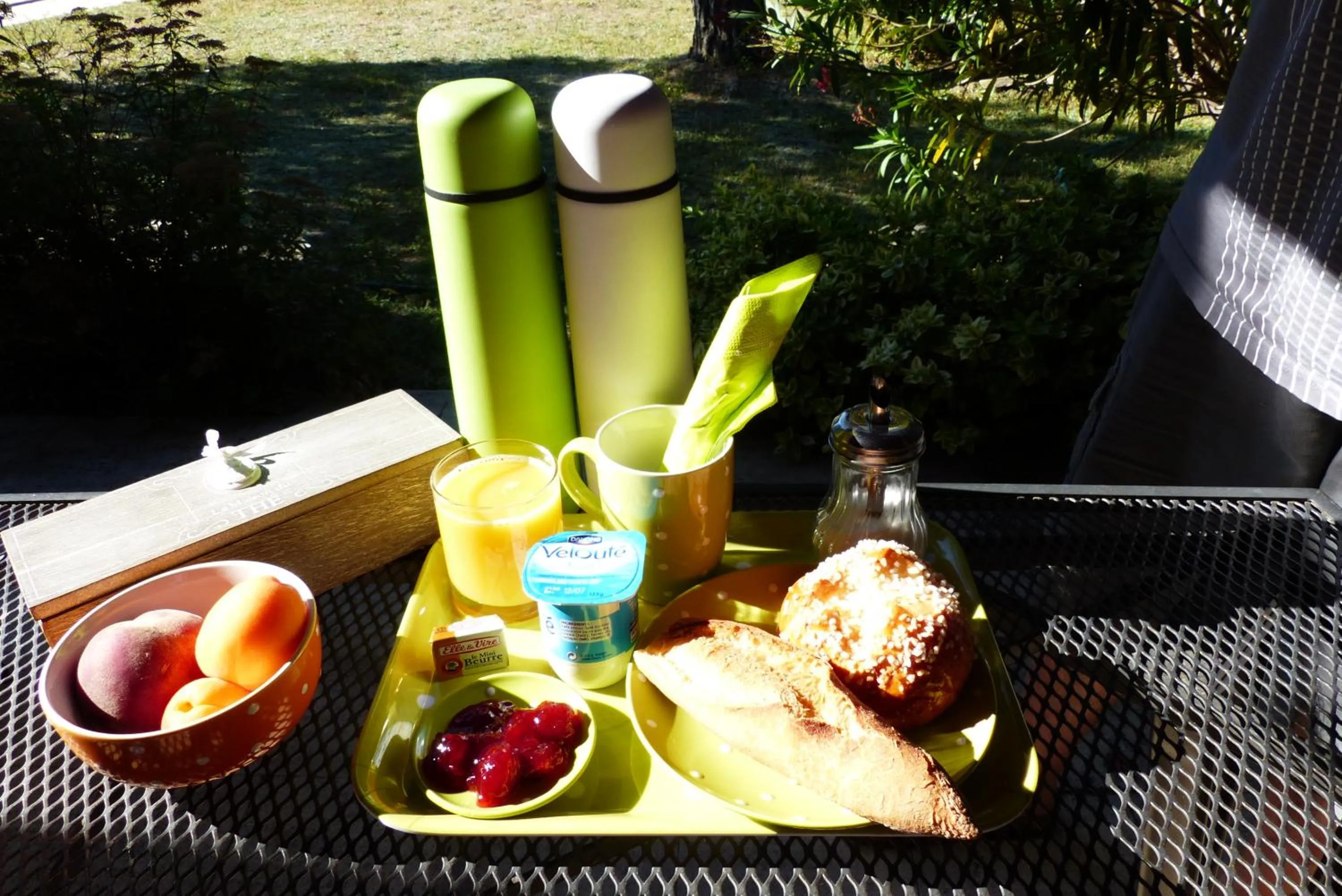 Breakfast in ENTRE AVIGNON et PONT DU GARD