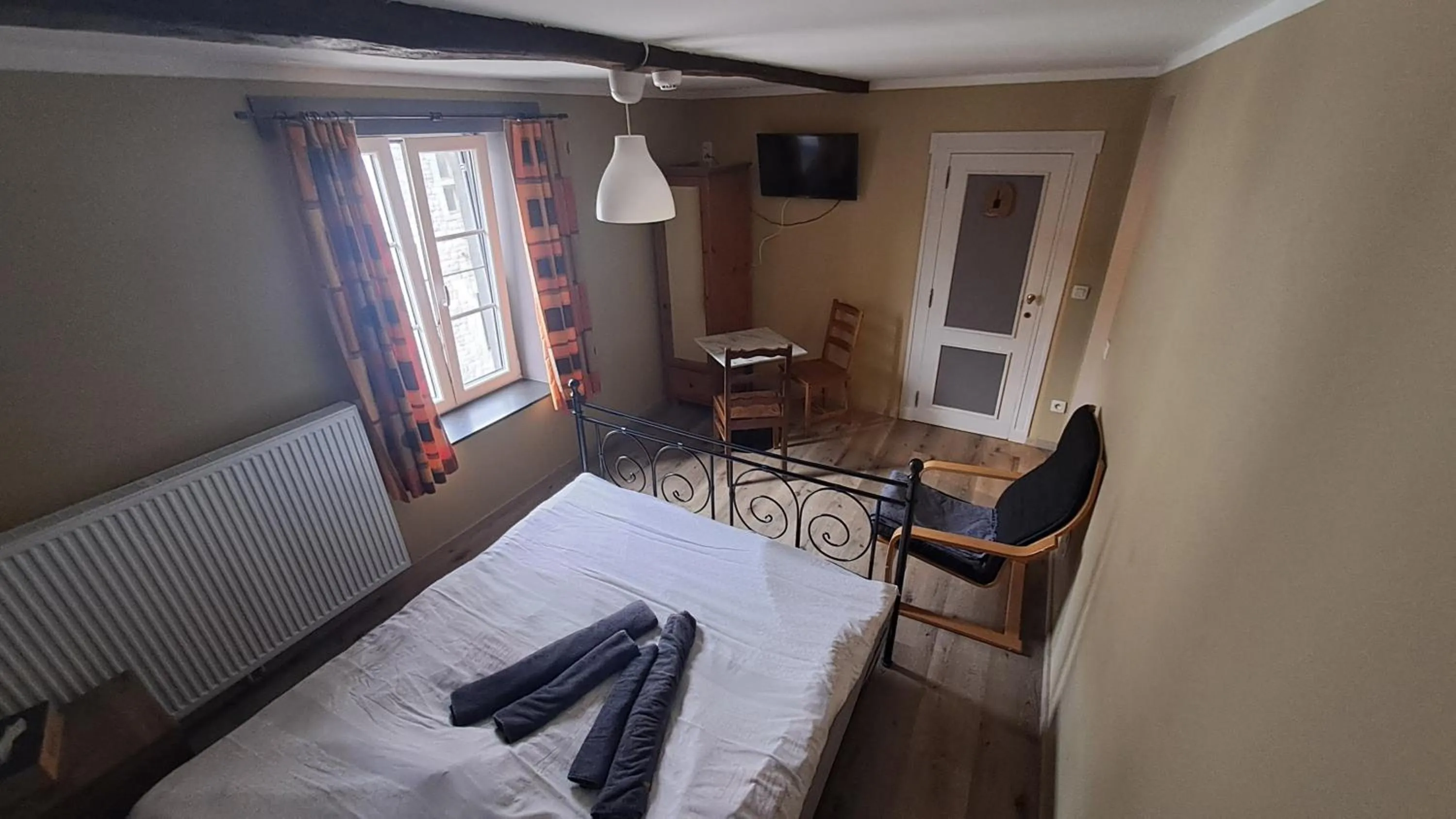 Bed in B&B Aux 10 Clefs