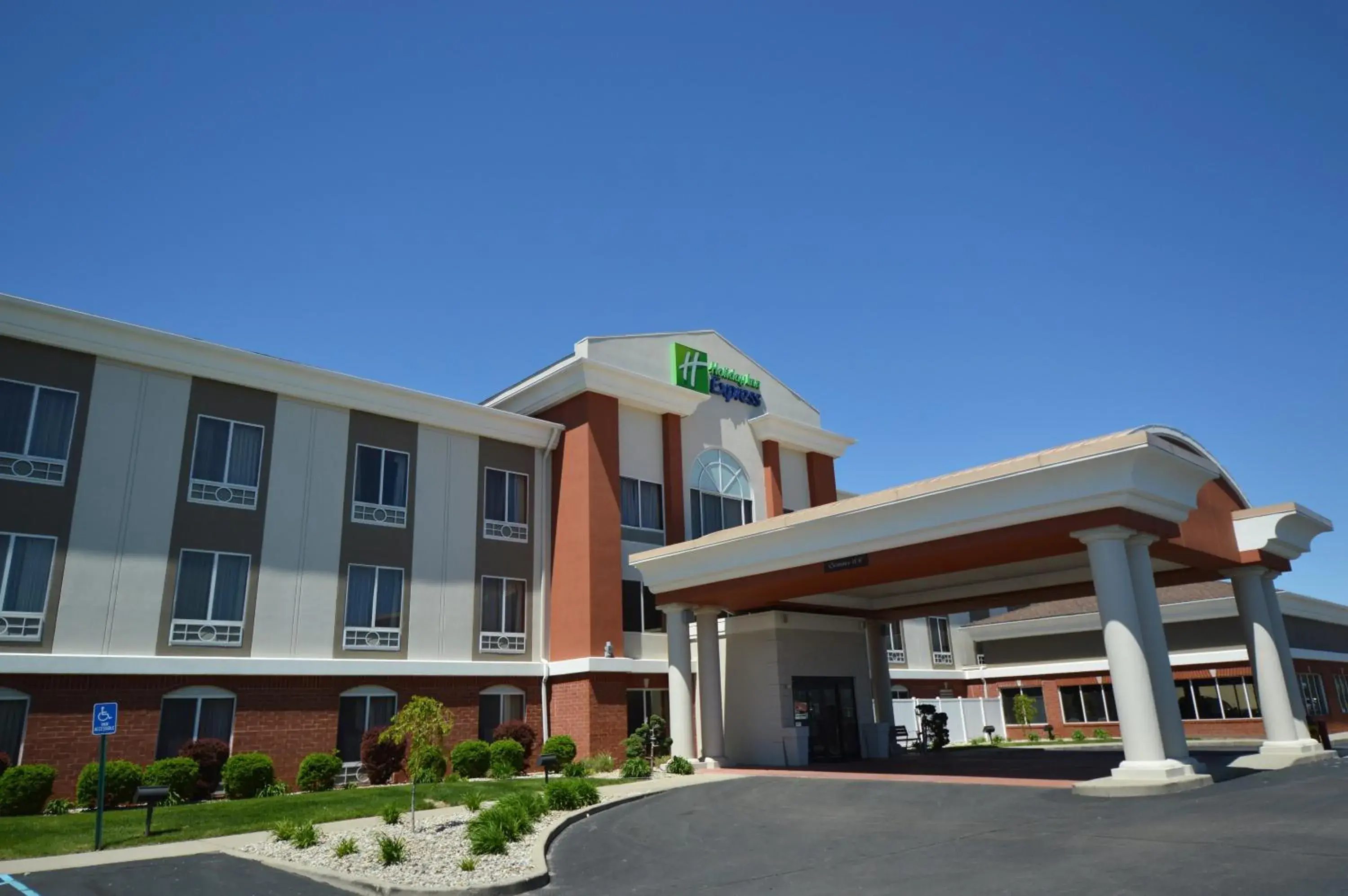 Property building in Holiday Inn Express Toledo-Oregon by IHG Property building in Holiday Inn Express Toledo-Oregon by IHG