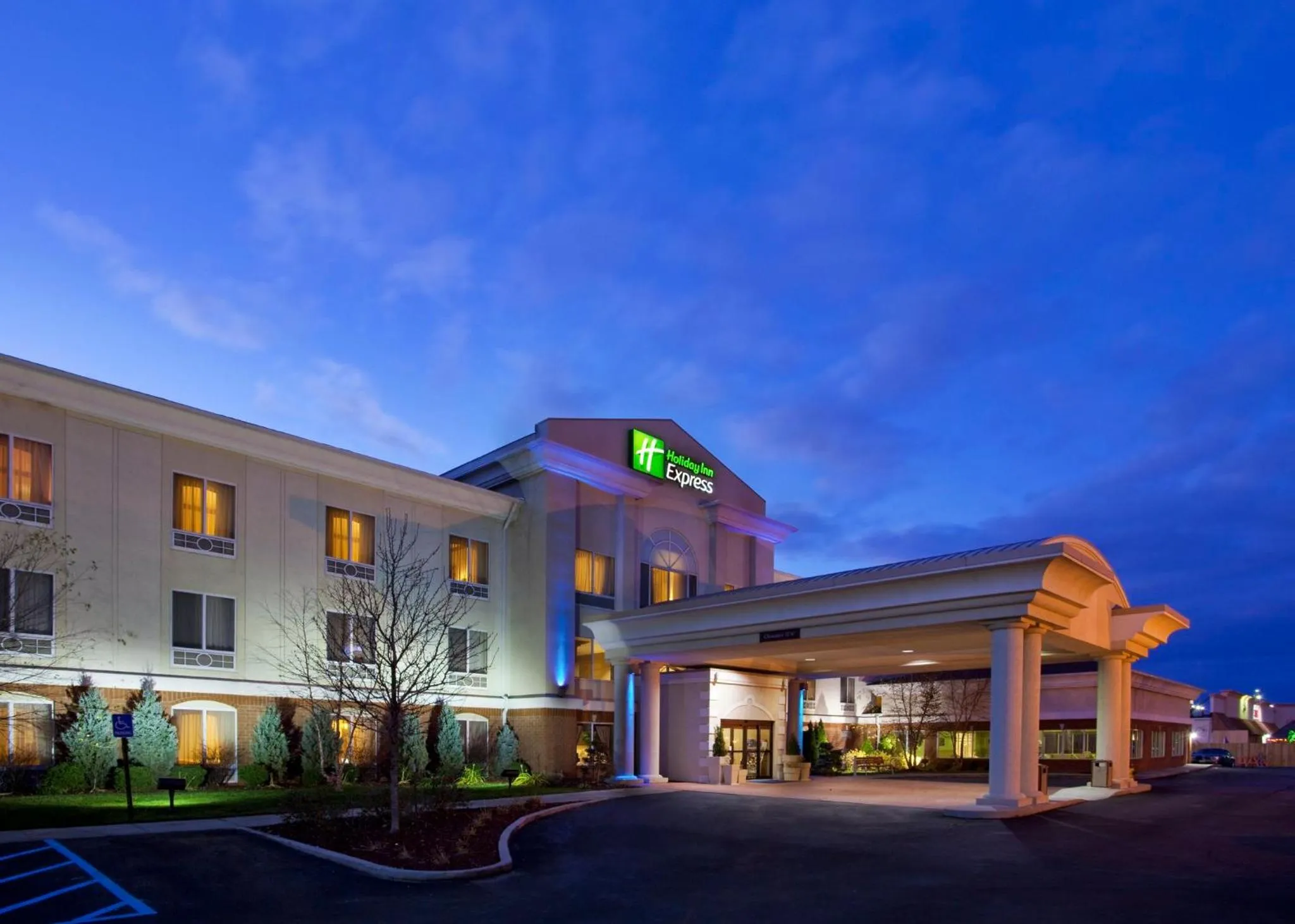 Property building in Holiday Inn Express Toledo-Oregon by IHG