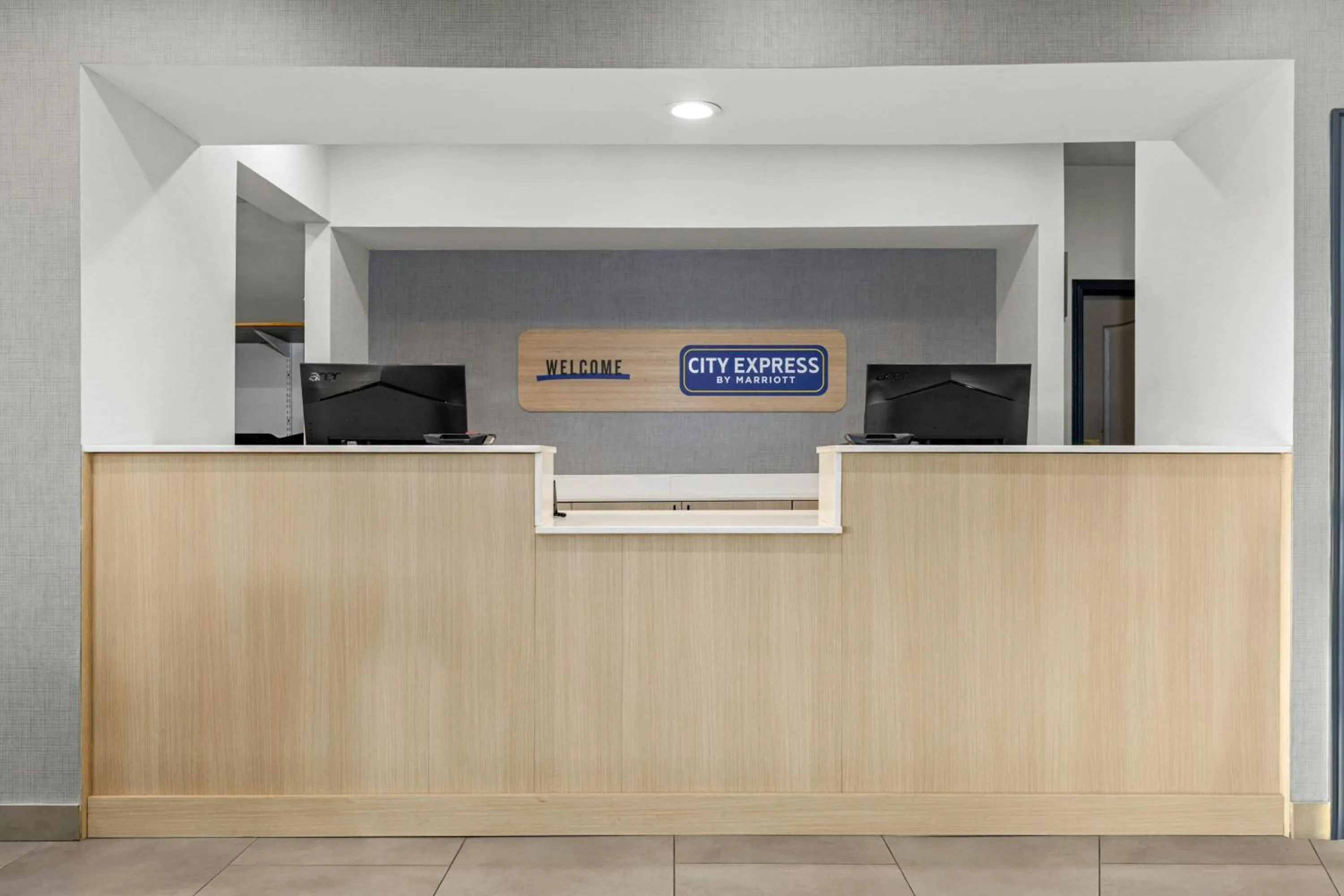 Lobby or reception in City Express By Marriott Manteno