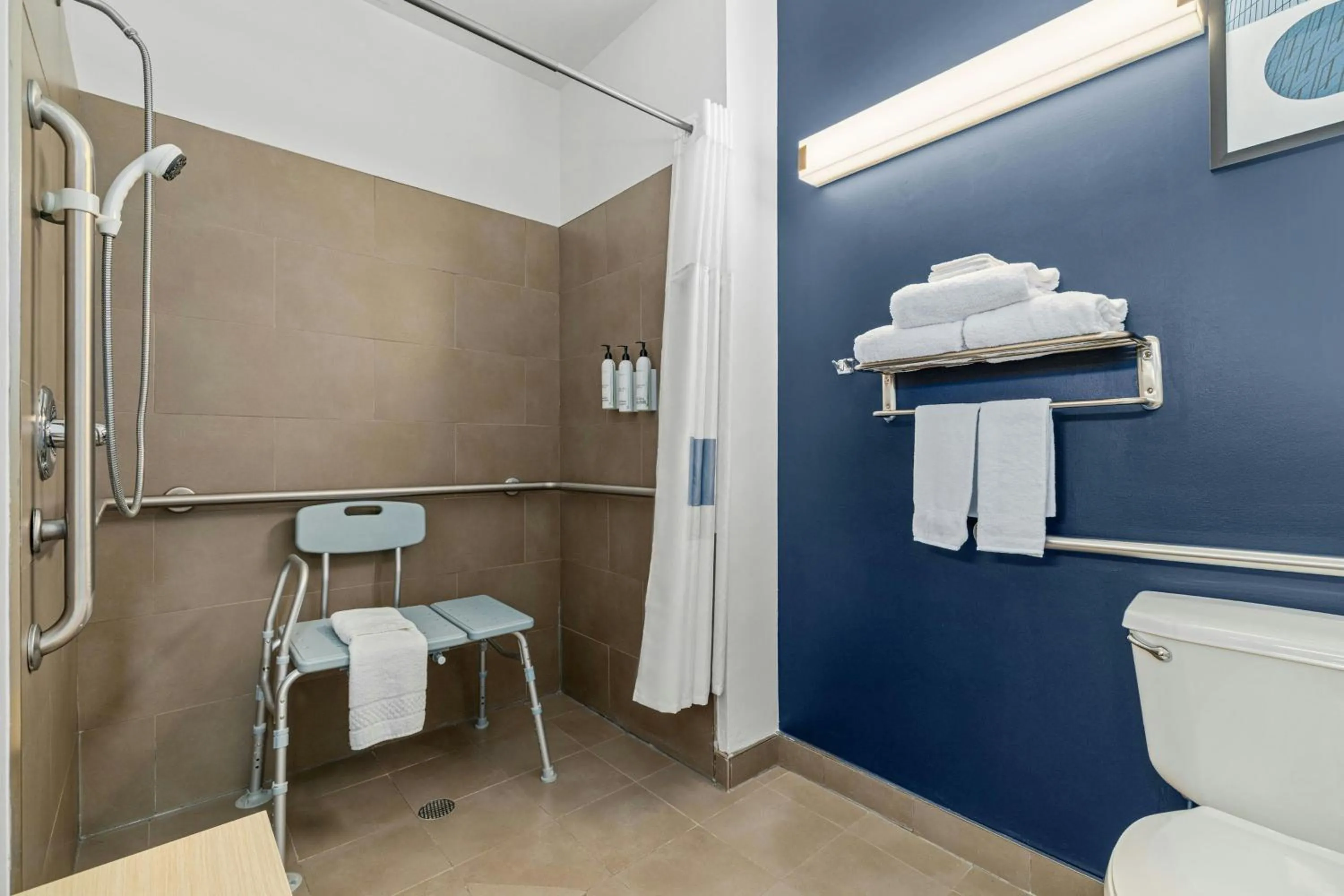 Bathroom in City Express By Marriott Manteno