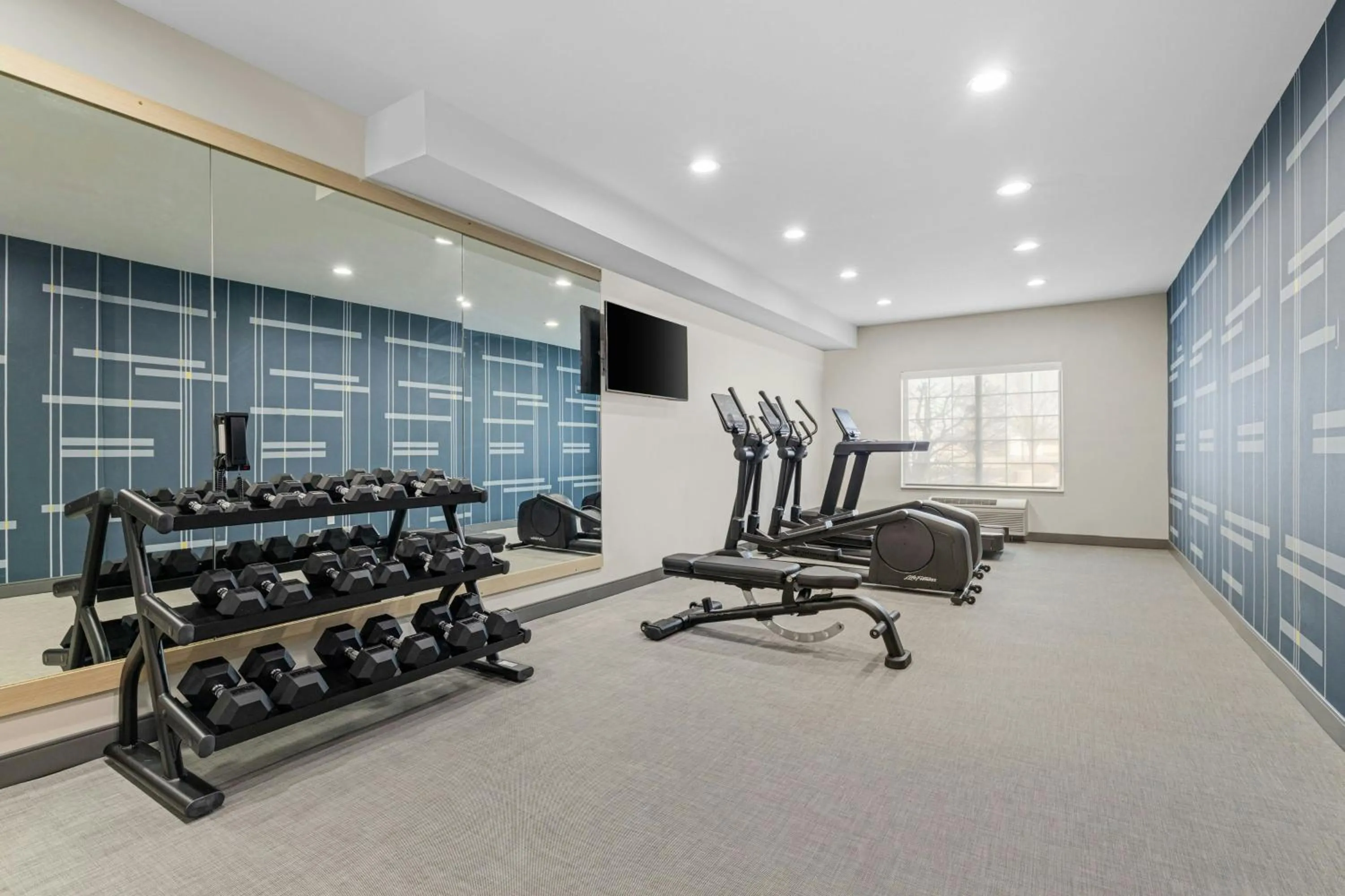 Fitness centre/facilities in City Express By Marriott Manteno