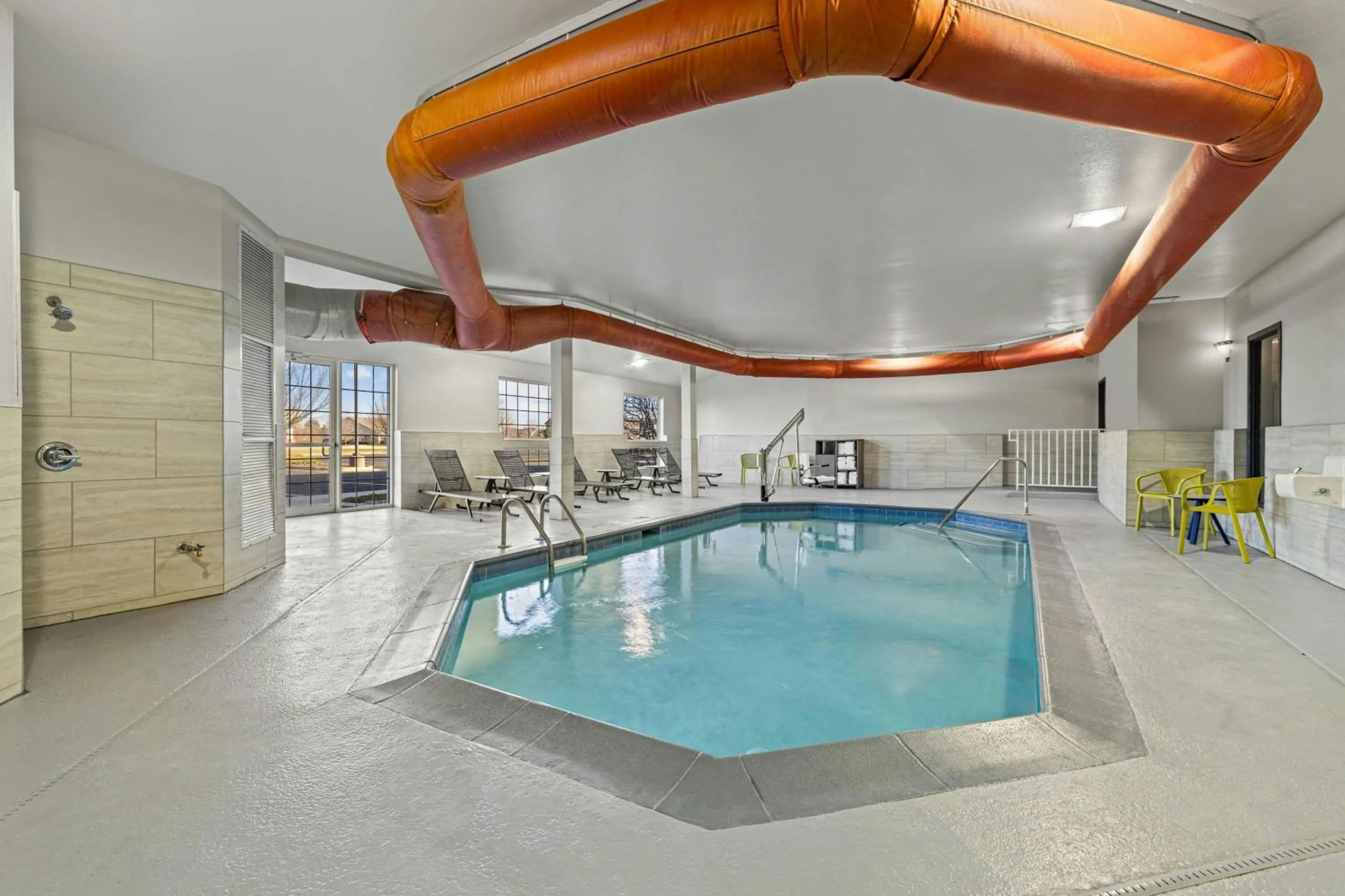 Swimming pool in City Express By Marriott Manteno