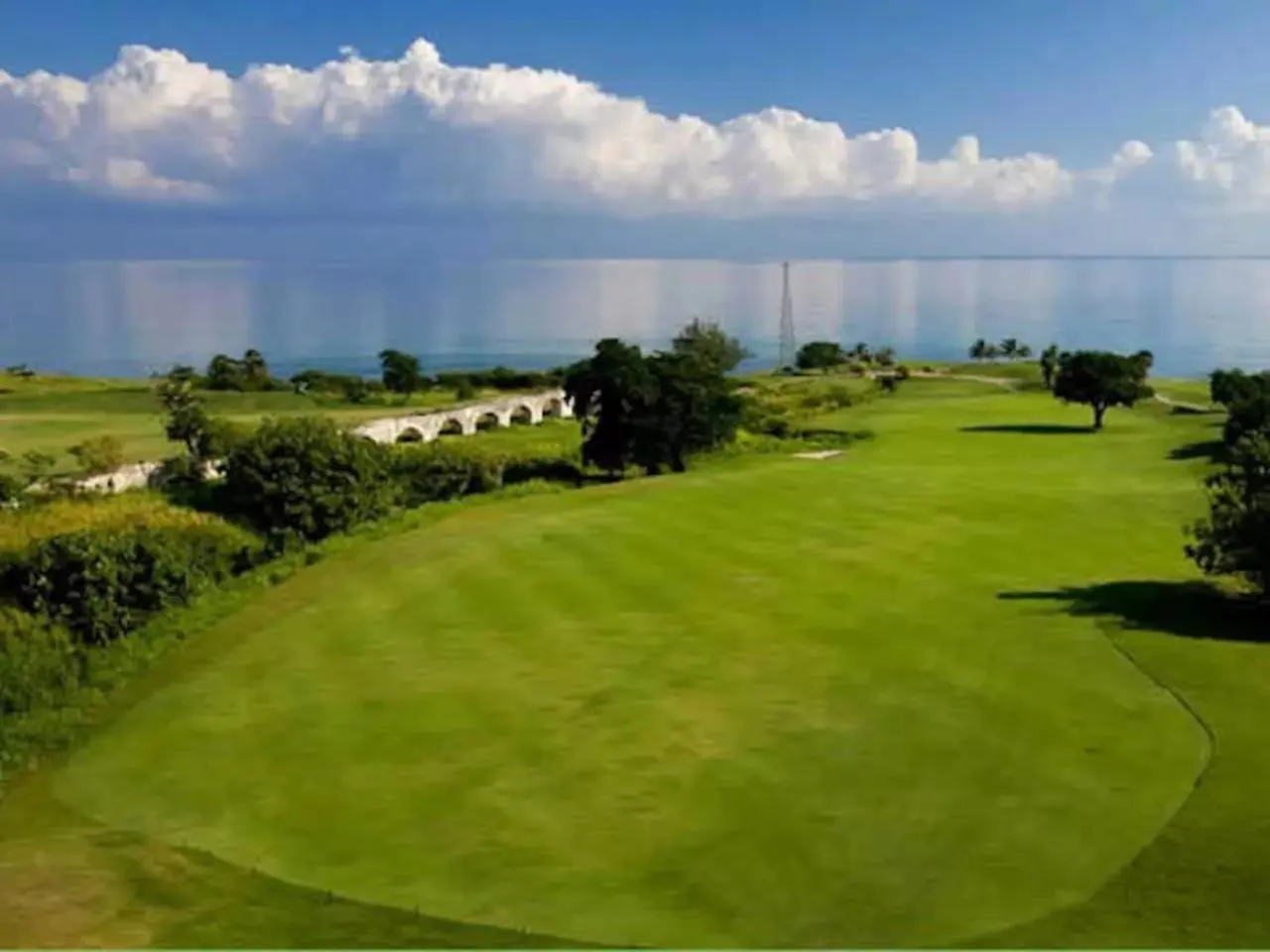 Golfcourse in Luxury 2BR Home facing Beach w/Pool Montego Bay #4