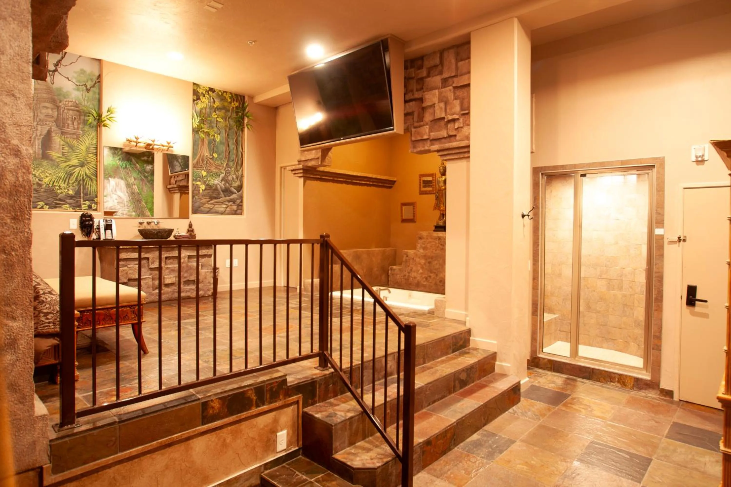 Destinations Inn Theme Rooms