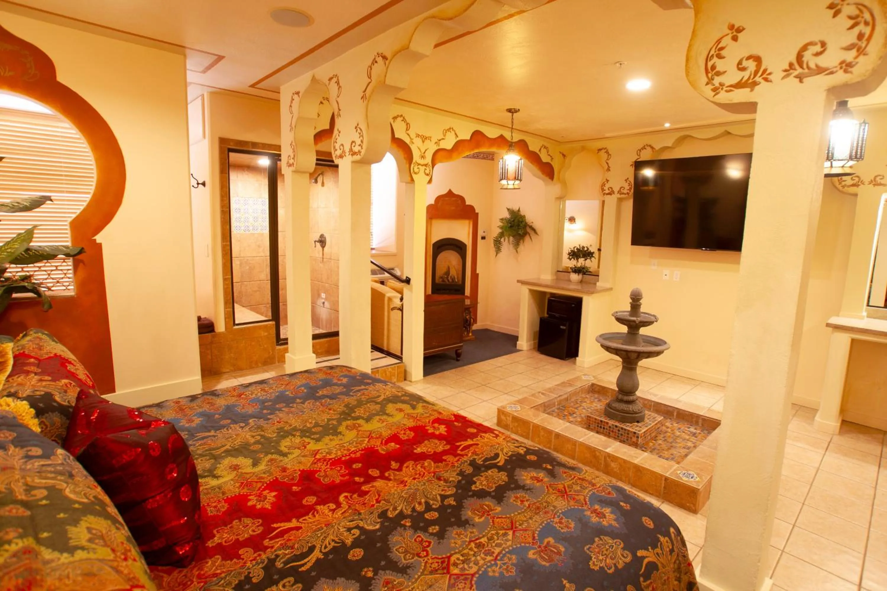 Bed in Destinations Inn Theme Rooms