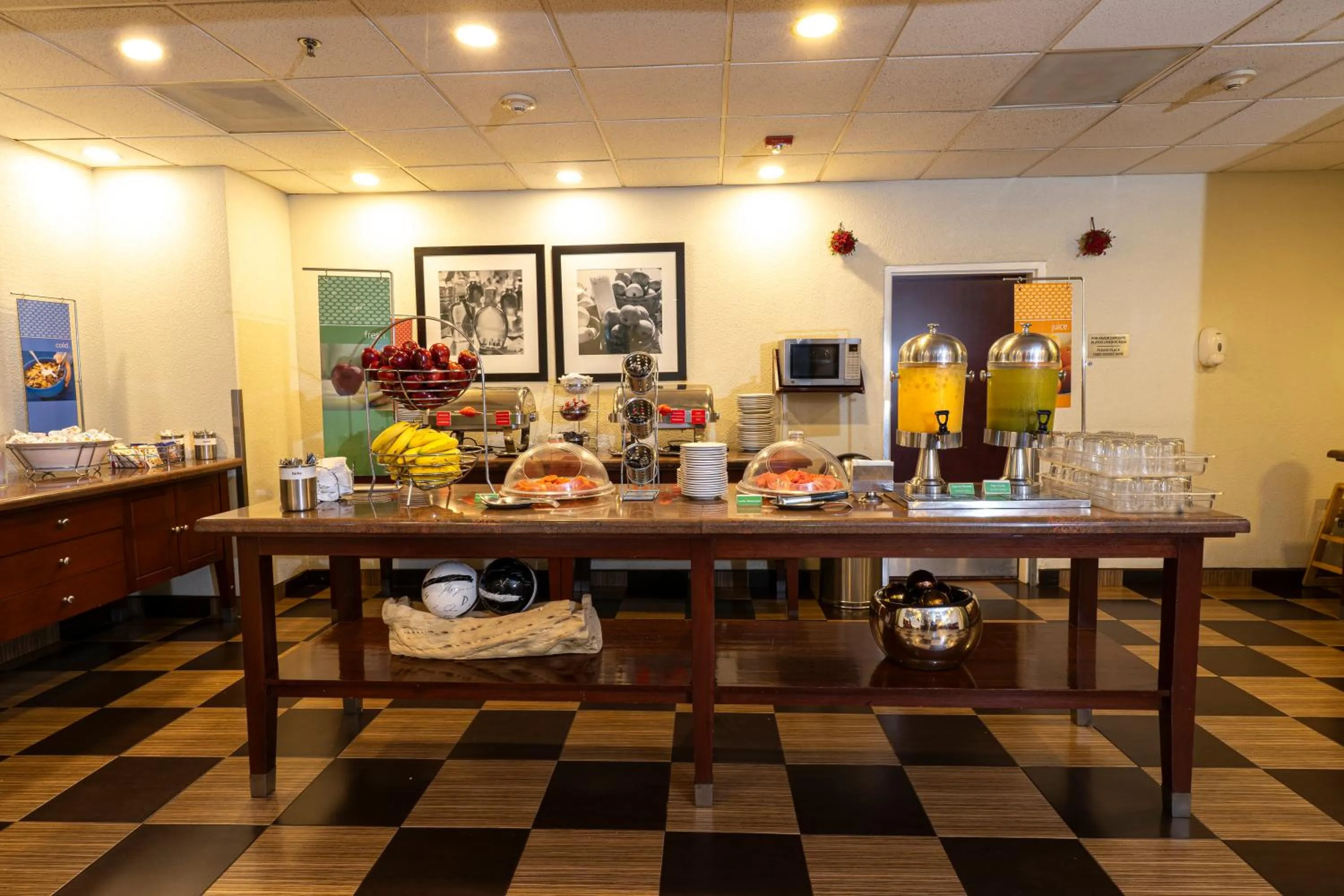 Kitchen or kitchenette in Hampton Inn by Hilton Guadalajara-Aeropuerto