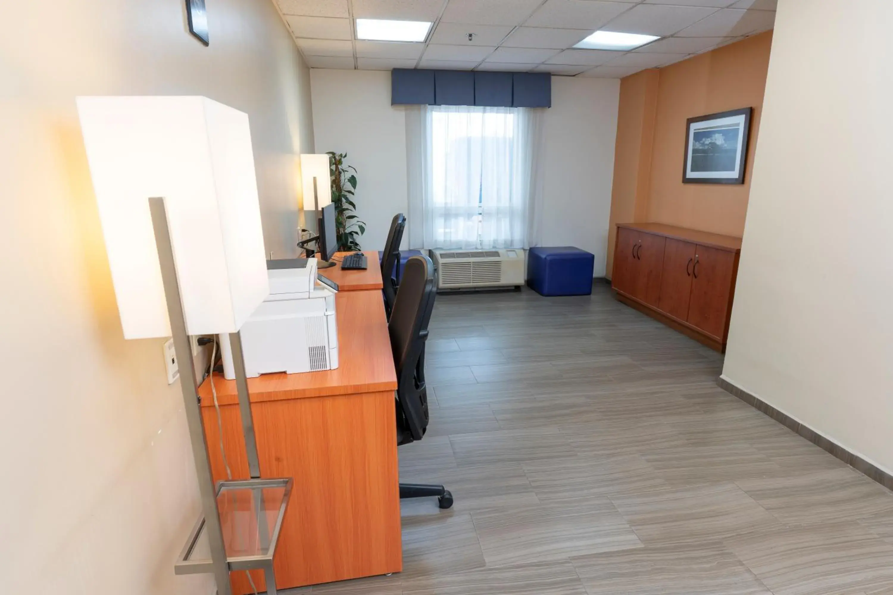 Lobby or reception in Hampton Inn by Hilton Guadalajara-Aeropuerto Lobby or reception in Hampton Inn by Hilton Guadalajara-Aeropuerto