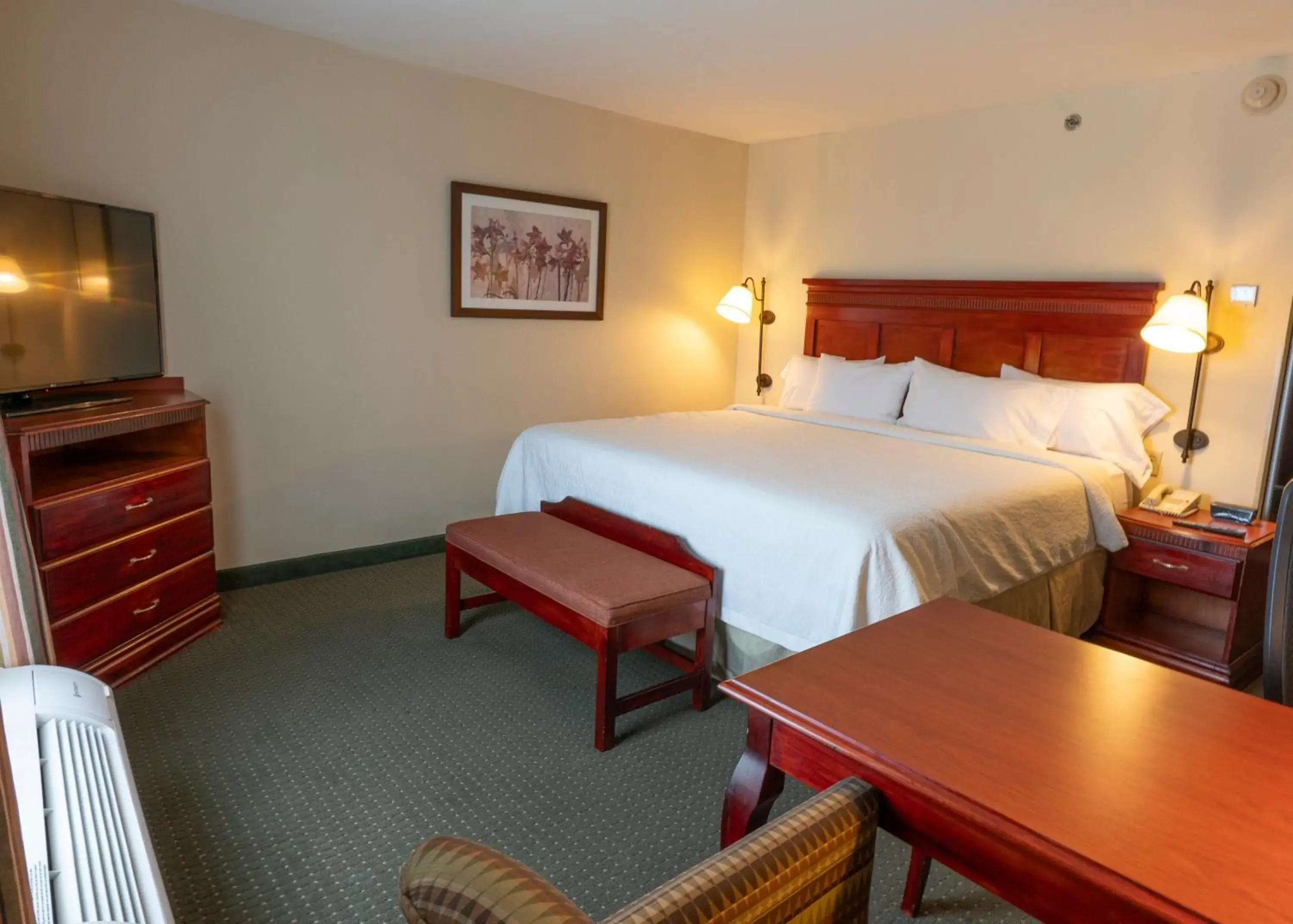 Bed in Hampton Inn by Hilton Guadalajara-Aeropuerto Bed in Hampton Inn by Hilton Guadalajara-Aeropuerto