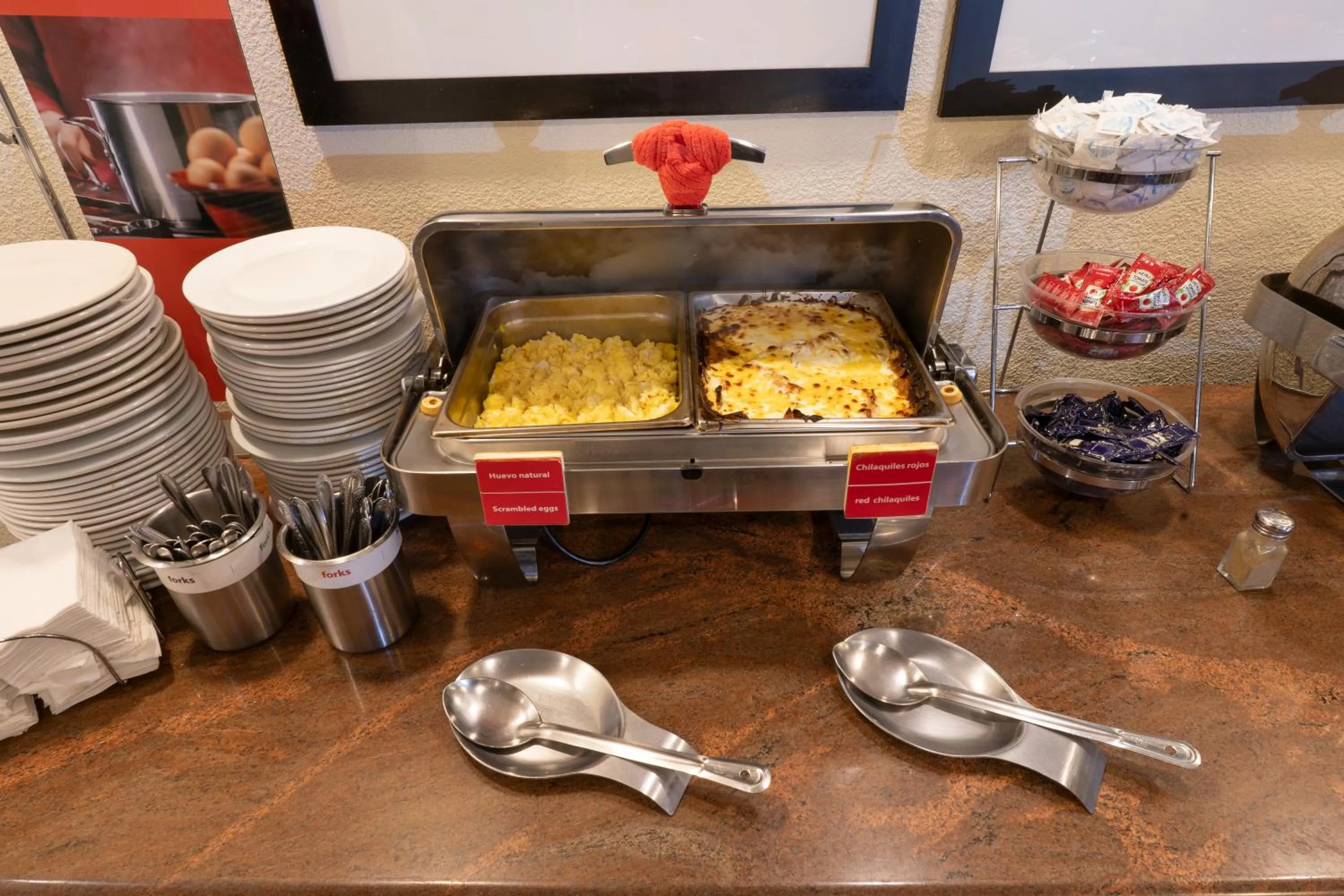 Kitchen or kitchenette in Hampton Inn by Hilton Guadalajara-Aeropuerto