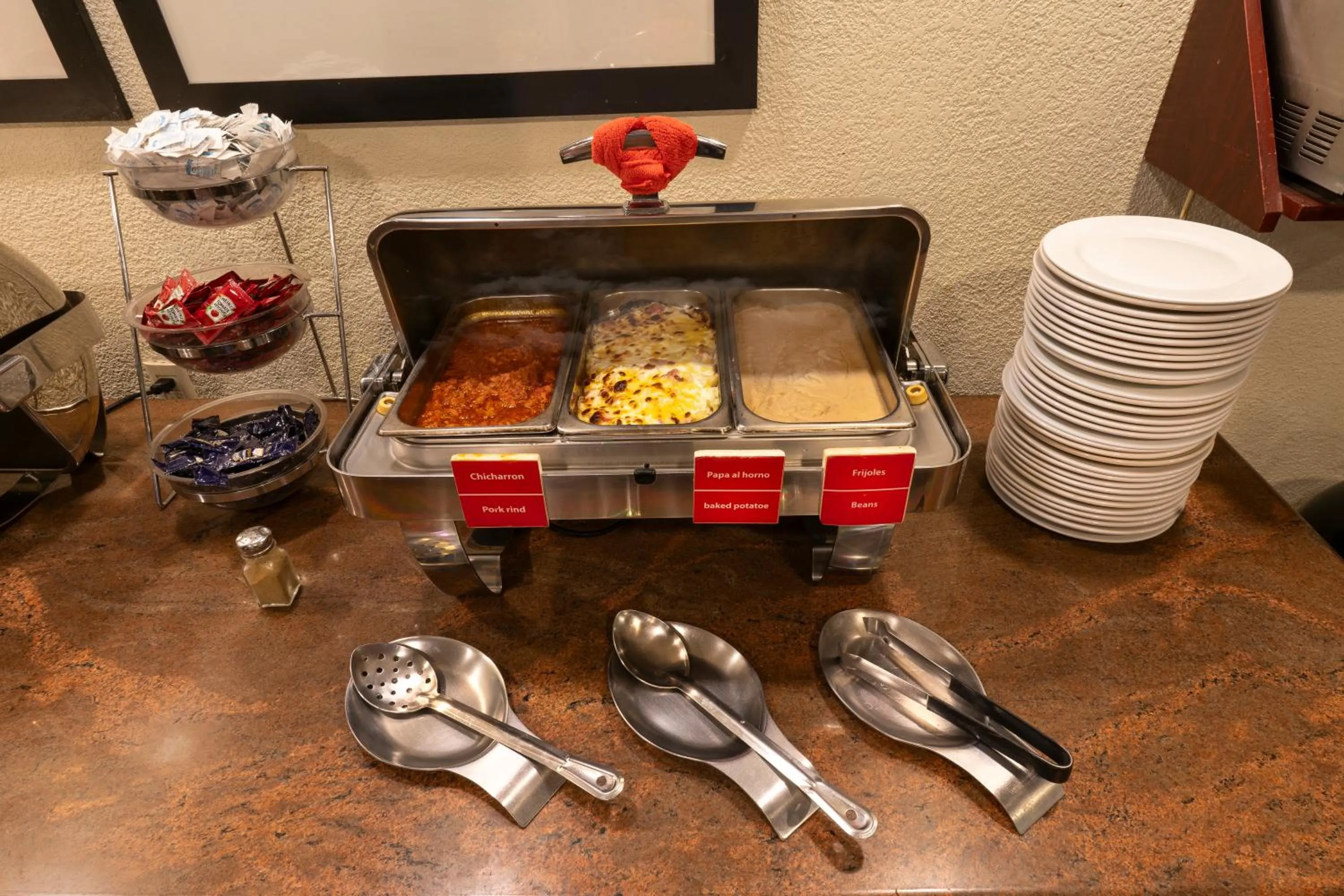Buffet breakfast in Hampton Inn by Hilton Guadalajara-Aeropuerto