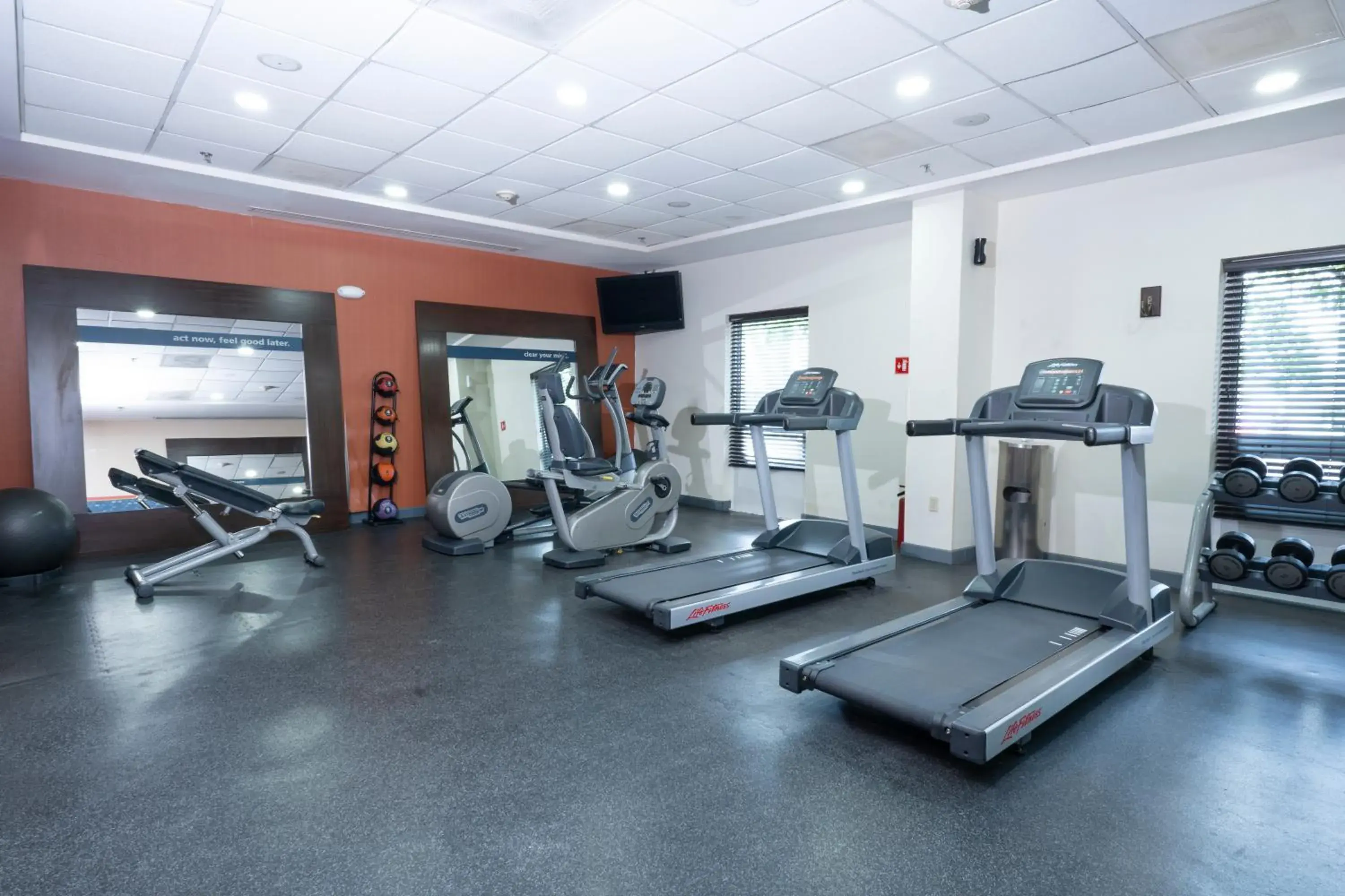 Fitness centre/facilities in Hampton Inn by Hilton Guadalajara-Aeropuerto Fitness centre/facilities in Hampton Inn by Hilton Guadalajara-Aeropuerto