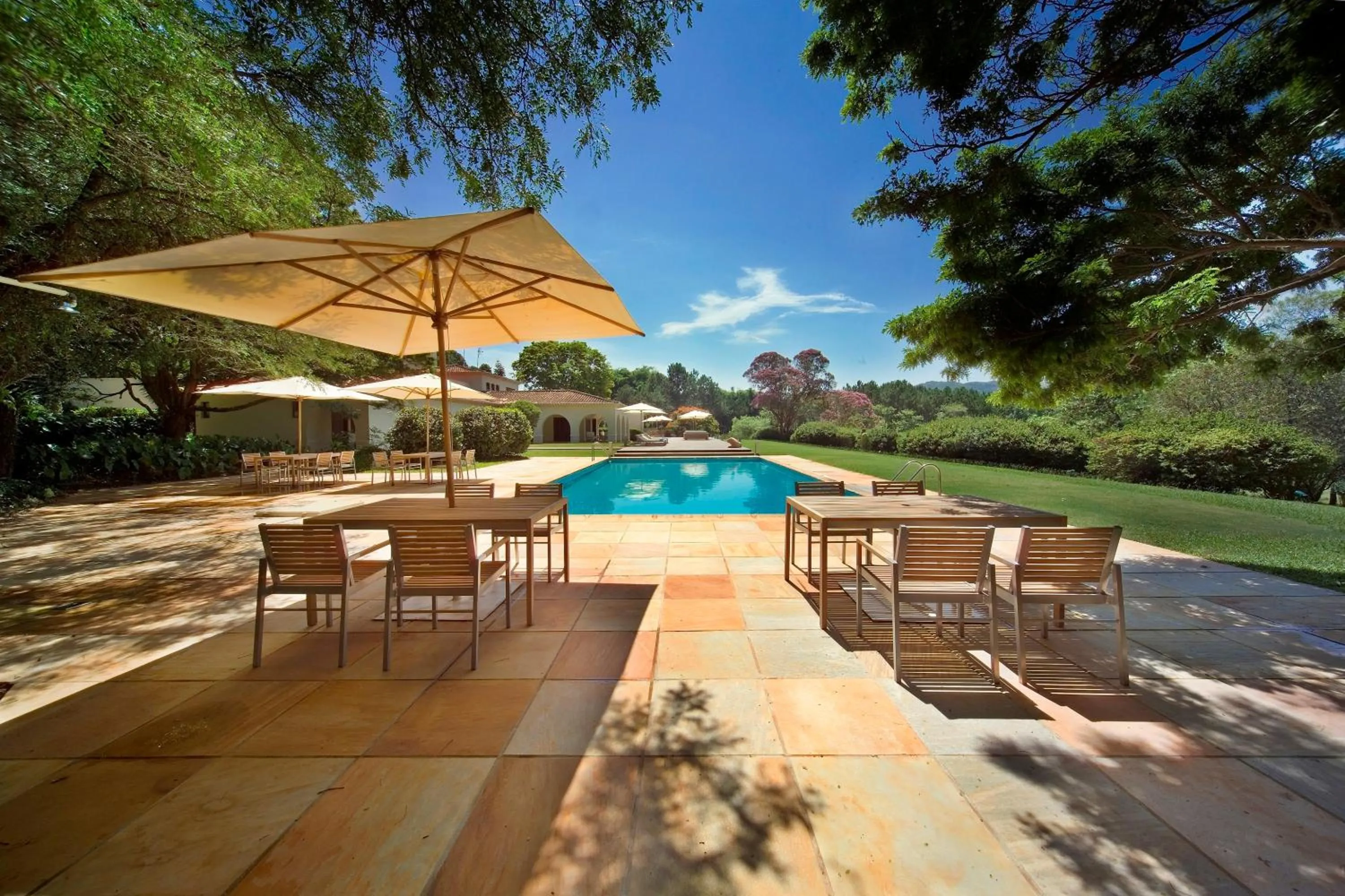 Pool view in Garden Hill Hotel e Golfe