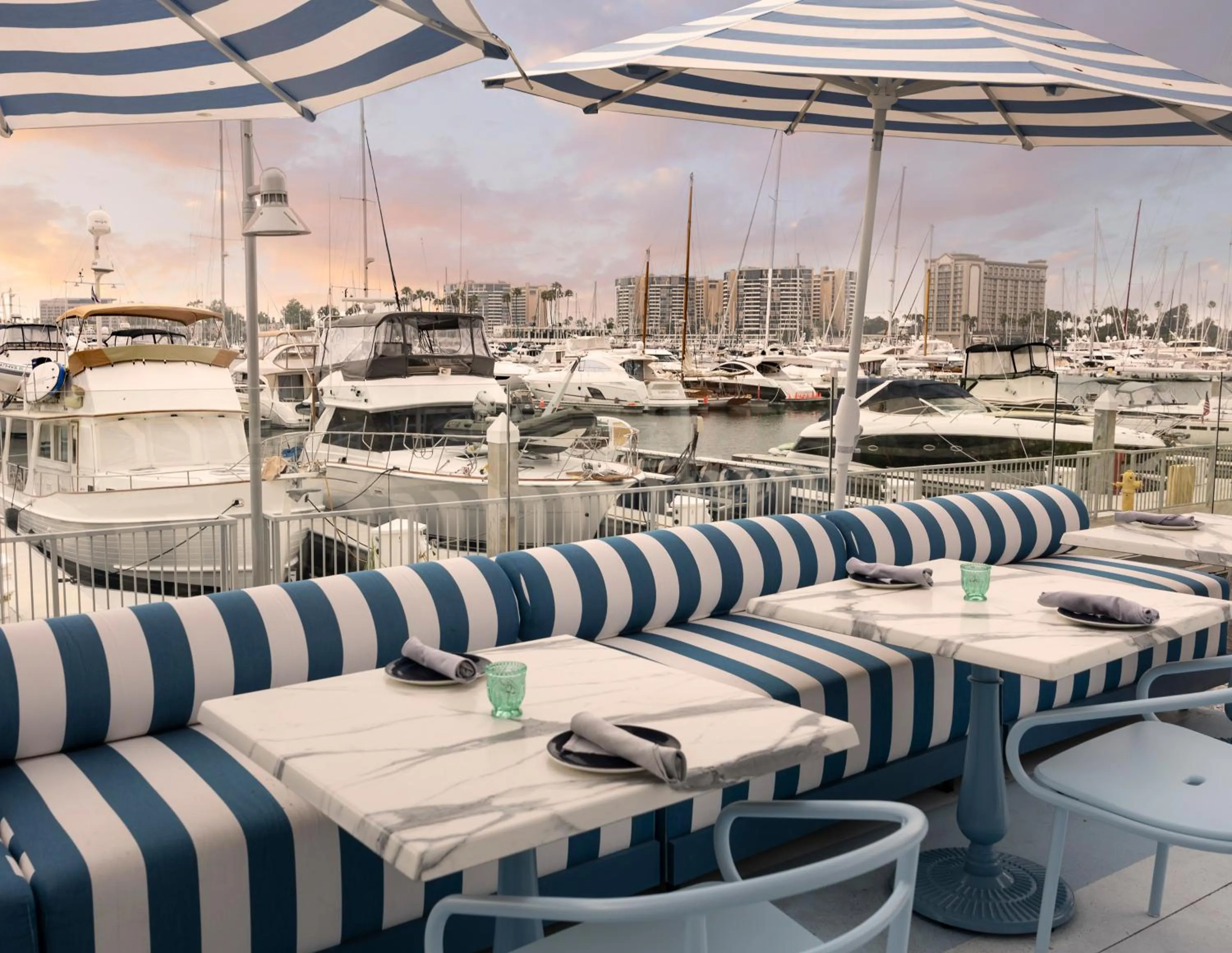 Restaurant/places to eat in Marina del Rey Hotel