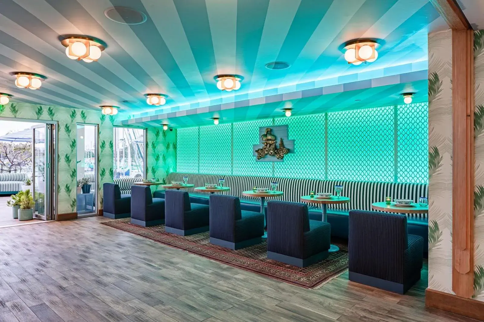 Lounge or bar in Marina del Rey Hotel Lounge or bar in Marina del Rey Hotel