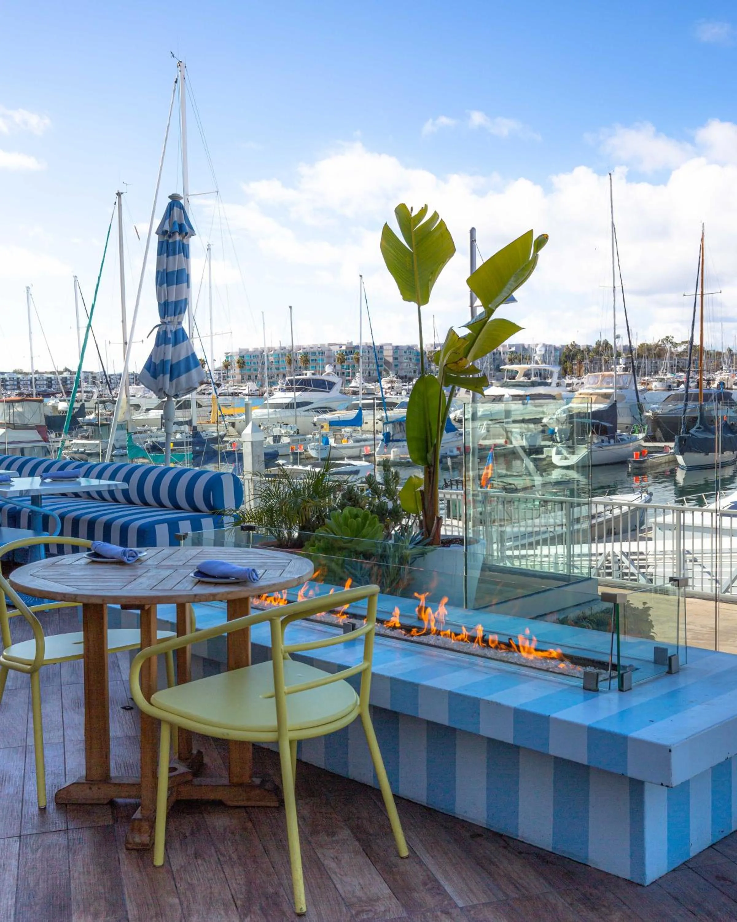 Restaurant/places to eat in Marina del Rey Hotel