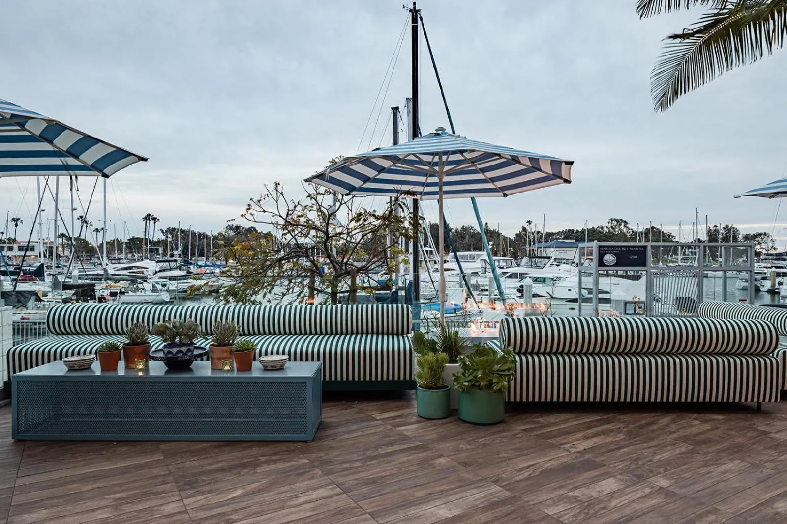 Lounge or bar in Marina del Rey Hotel