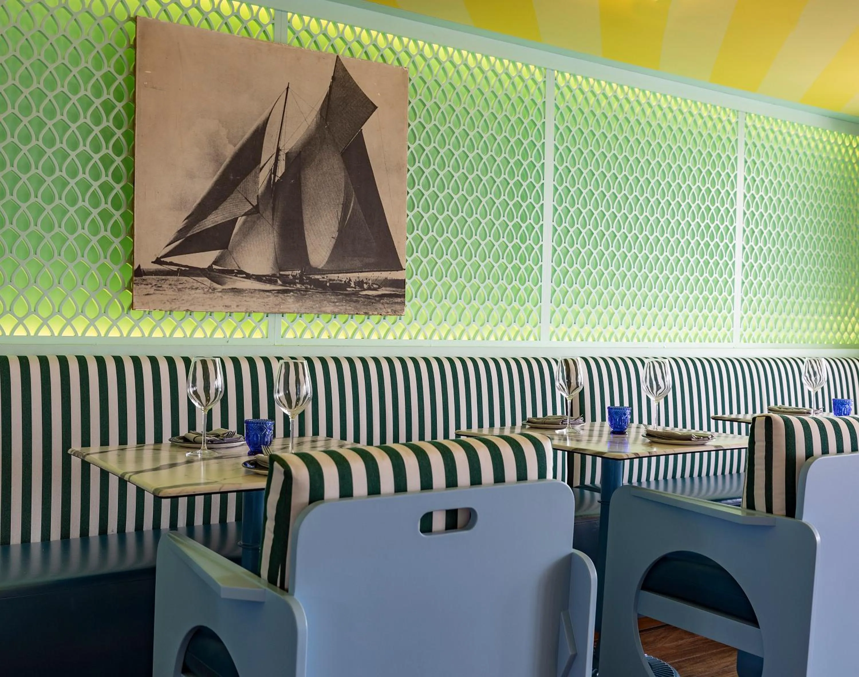 Restaurant/places to eat in Marina del Rey Hotel