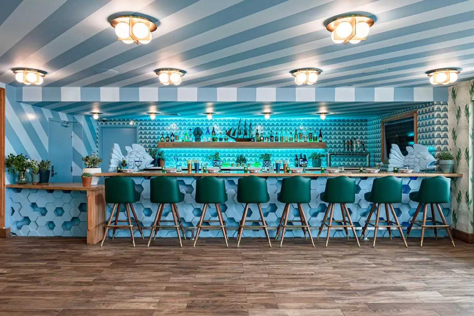 Lounge or bar in Marina del Rey Hotel Lounge or bar in Marina del Rey Hotel