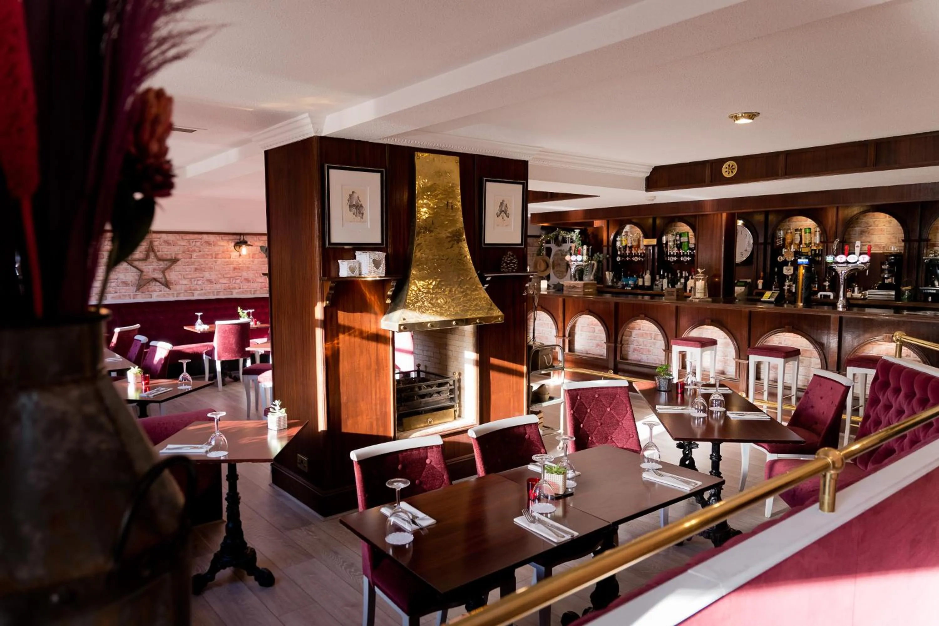 Restaurant/places to eat in Leys Hotel
