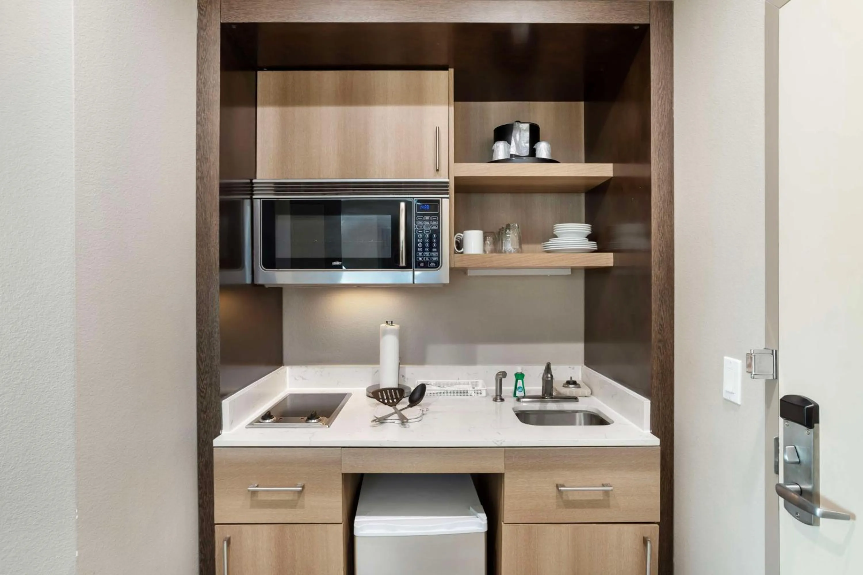 Kitchen or kitchenette in Best Western Executive Residency IH-37 Corpus Christi