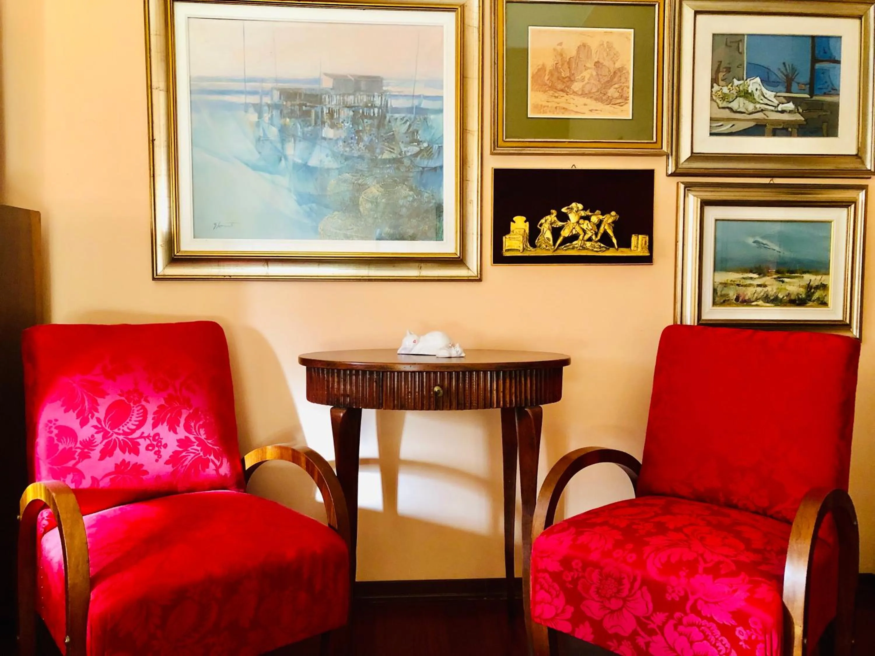 Living room in Opera Deluxe