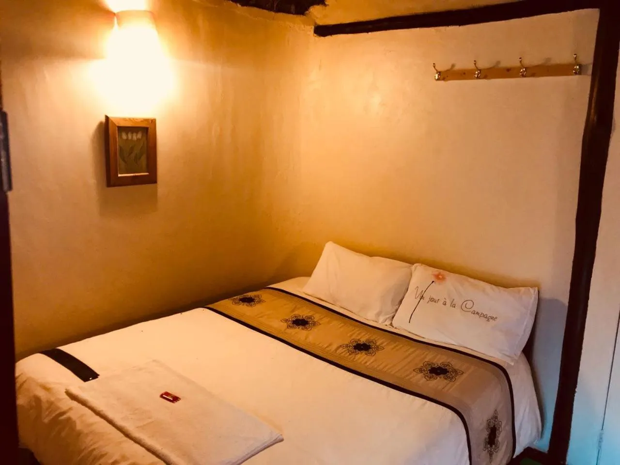 Photo of the whole room, Bed in The Great Circle Lodge