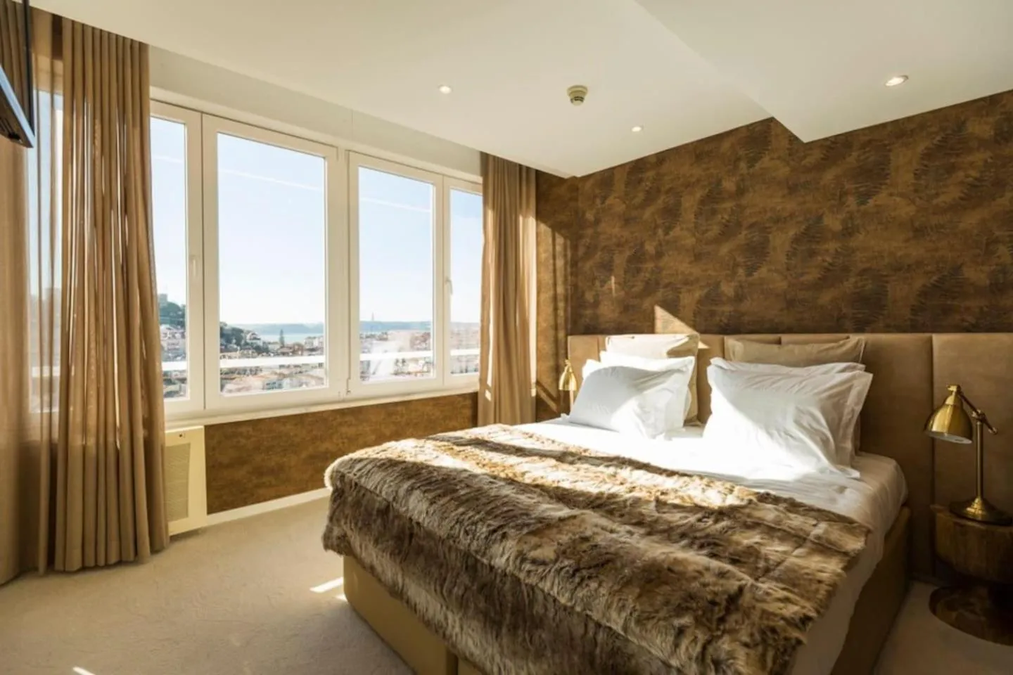 Bed in Olá Lisbon - Luxury Graça I