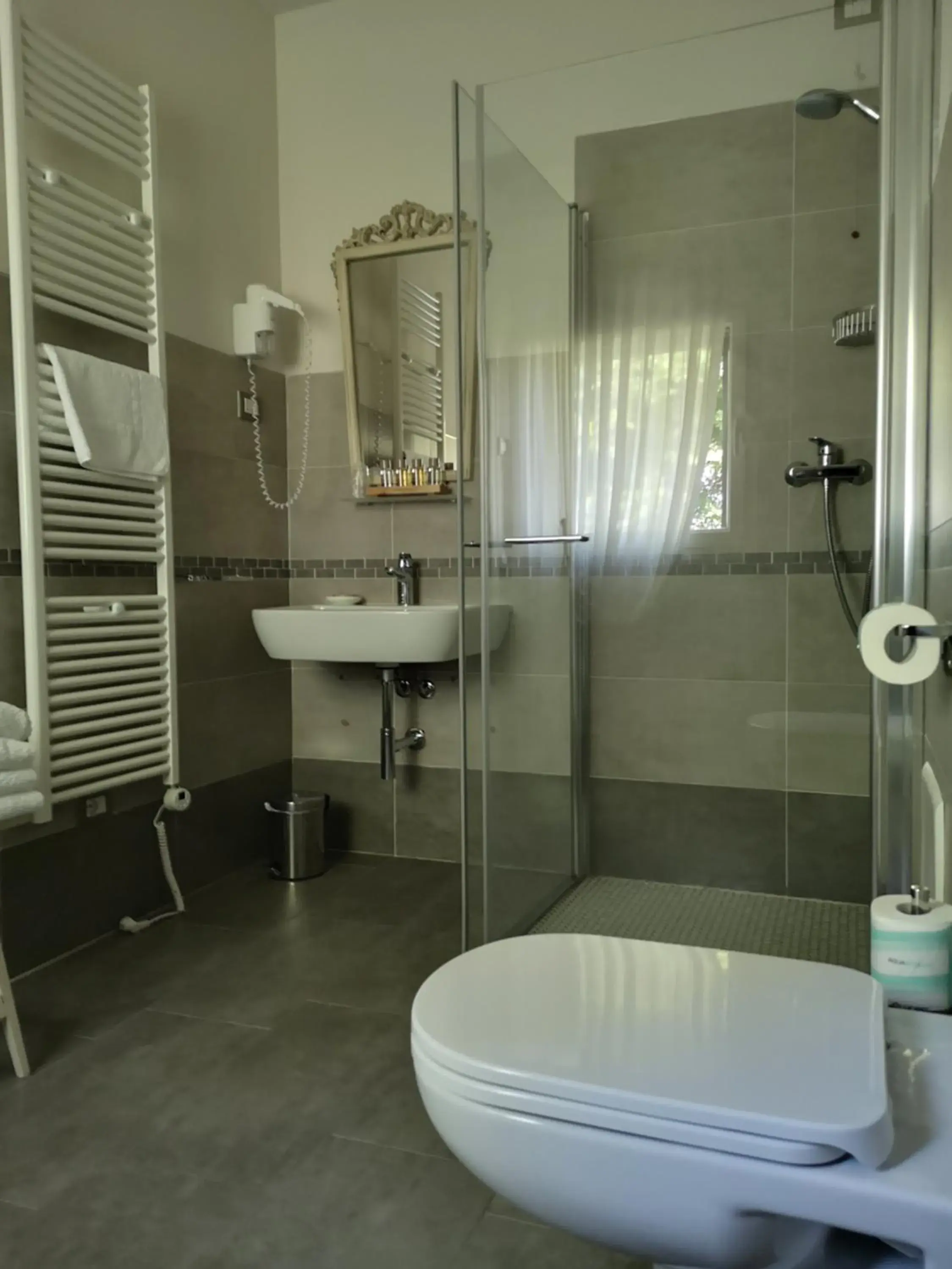 Quadruple Room in Villa Montenero Quadruple Room in Villa Montenero