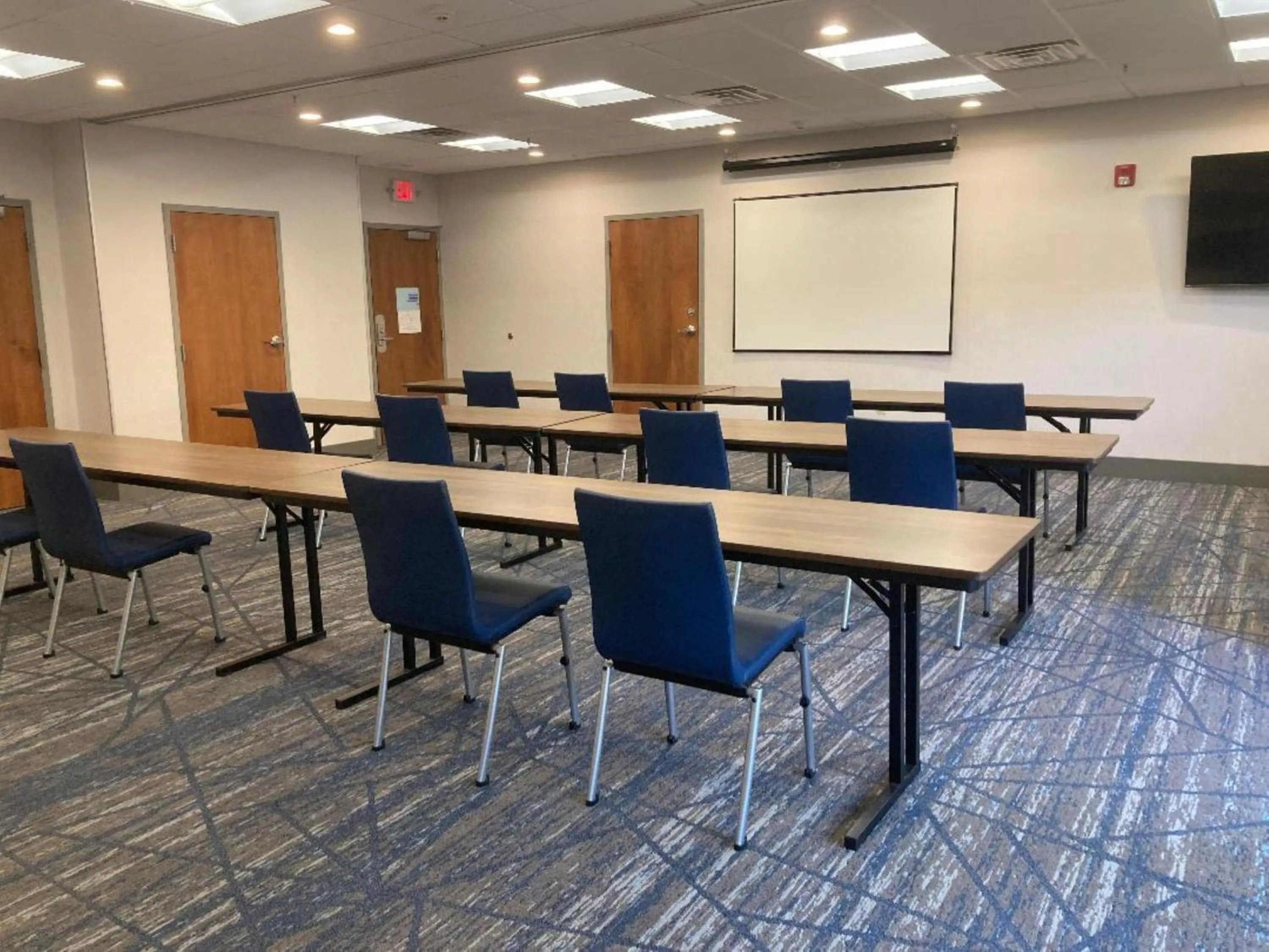 Meeting/conference room in Holiday Inn Express and Suites Winchester by IHG
