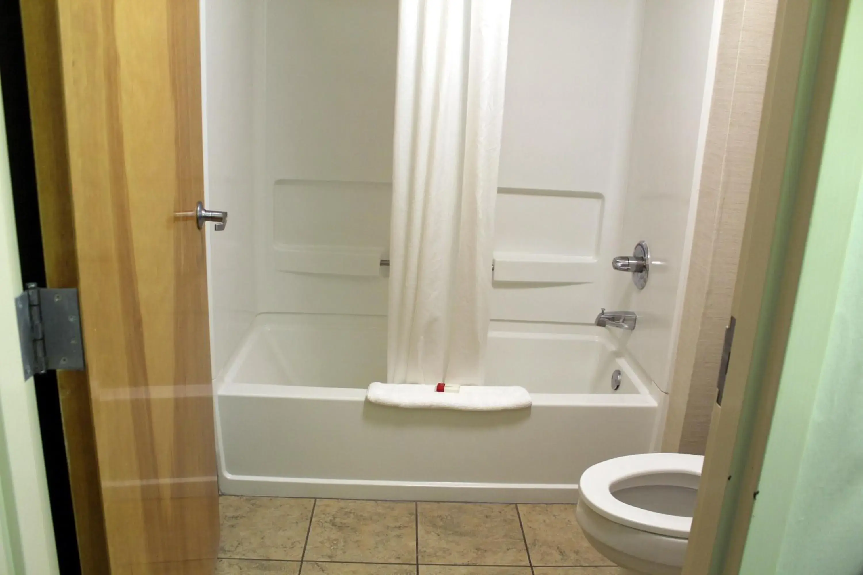 Queen Room - Non-Smoking in Baymont by Wyndham Franklin Queen Room - Non-Smoking in Baymont by Wyndham Franklin