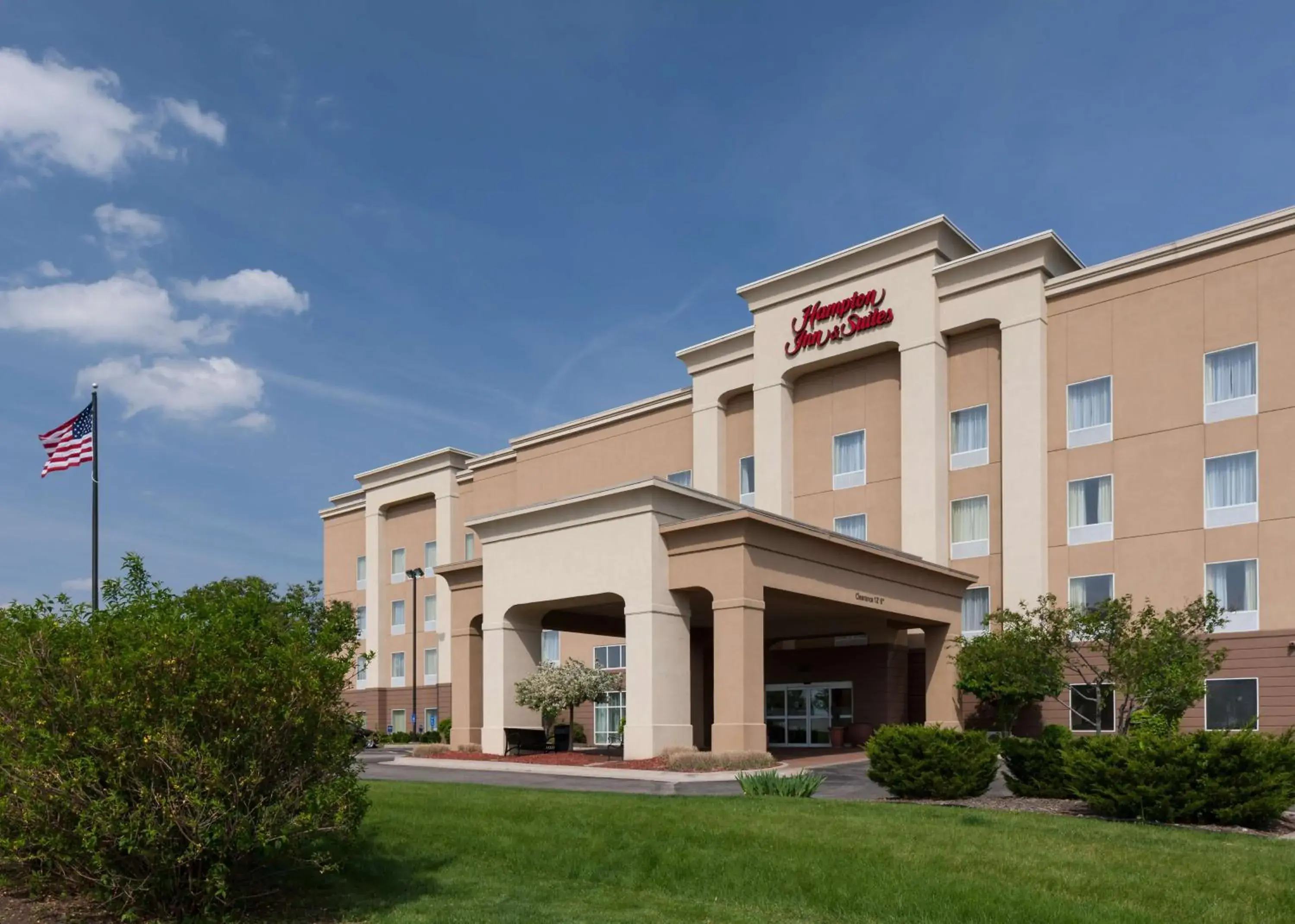 Property building in Hampton Inn & Suites Davenport Property building in Hampton Inn & Suites Davenport