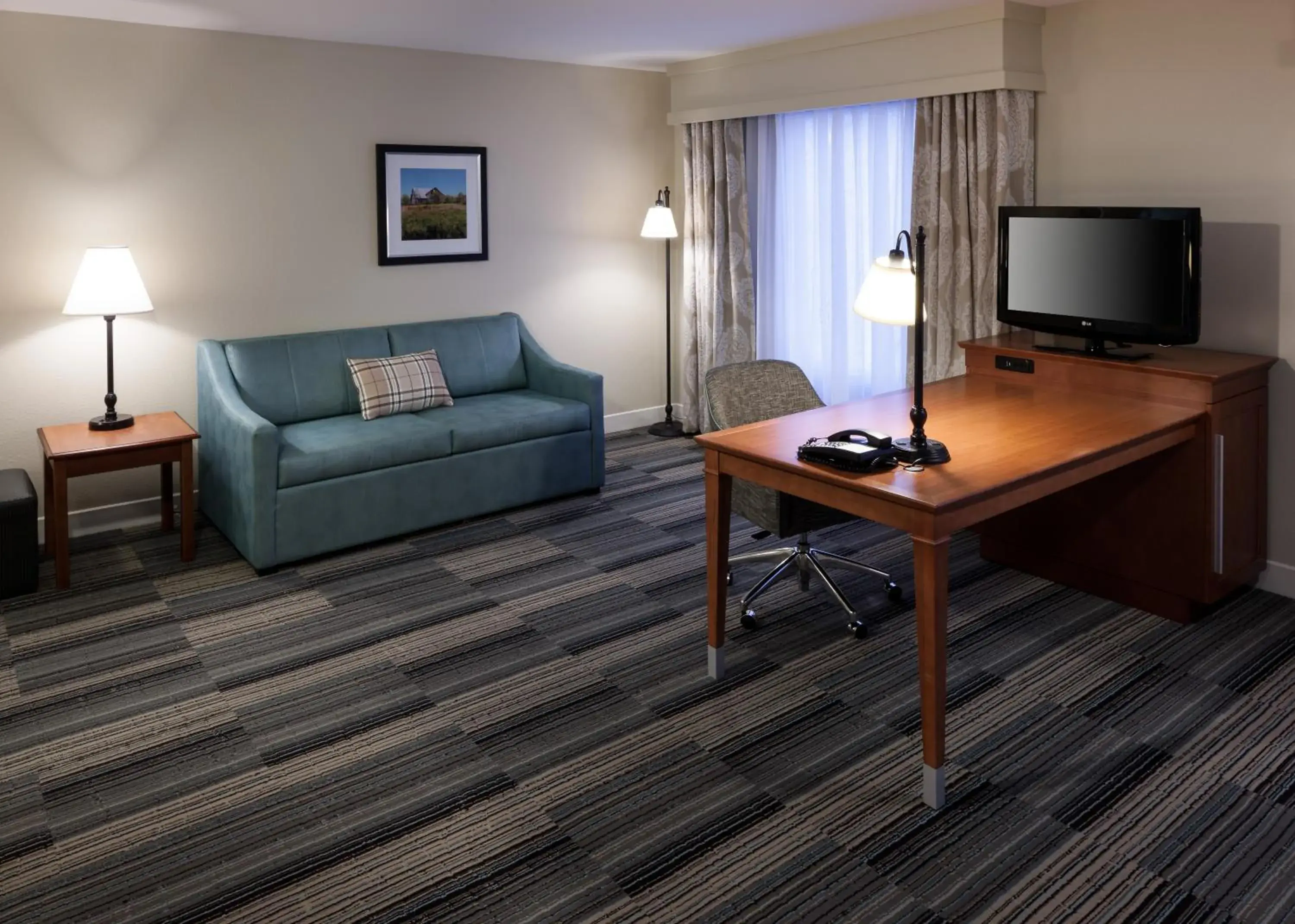 King Suite with Roll-In Shower - Mobility and Hearing Access/Non-Smoking in Hampton Inn & Suites Davenport King Suite with Roll-In Shower - Mobility and Hearing Access/Non-Smoking in Hampton Inn & Suites Davenport