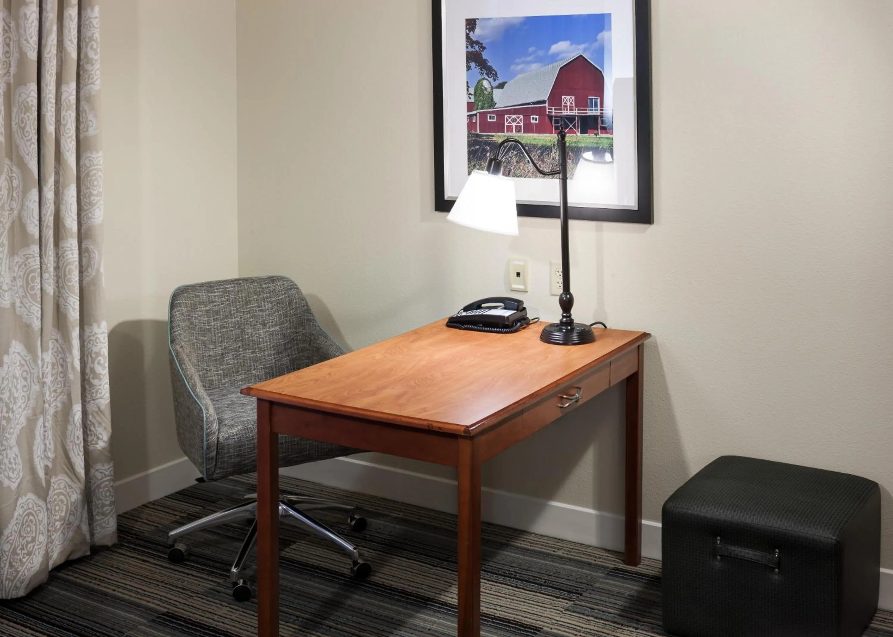 Bed in Hampton Inn & Suites Davenport