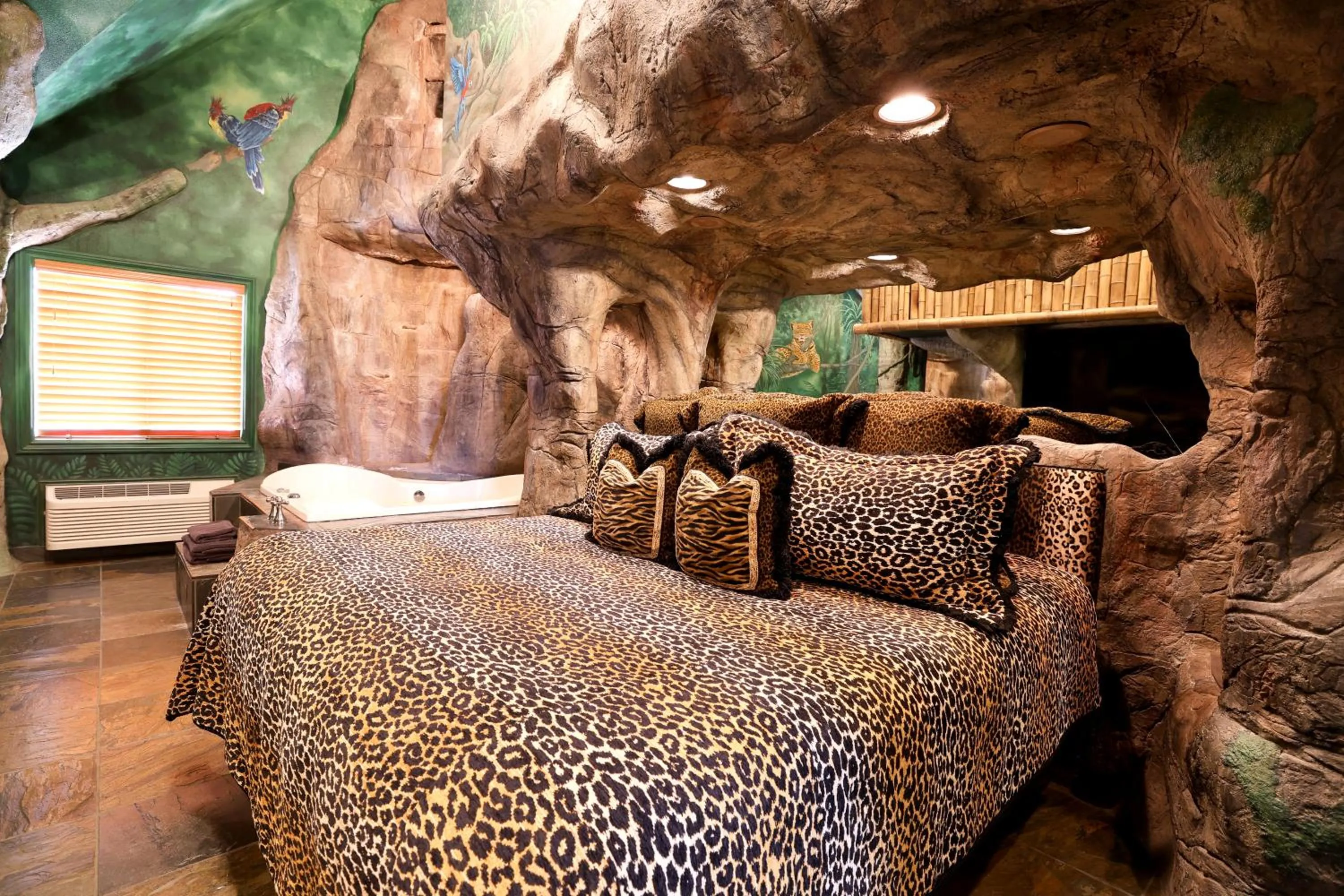 Bed in Black Swan Inn Luxurious Theme Rooms