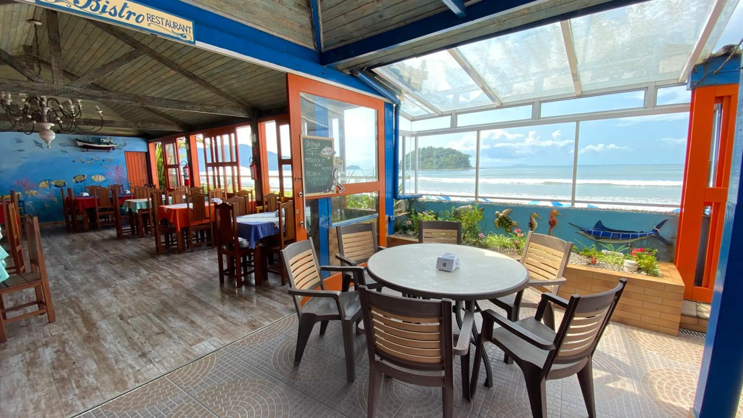 Restaurant/places to eat in Kaliman Pousada