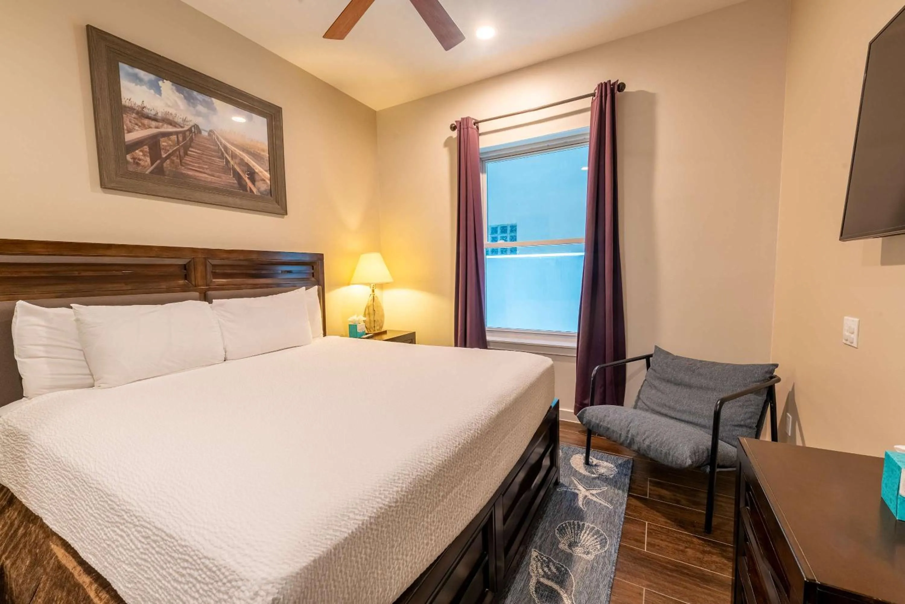 Bed in Beachfront 3 Bedroom Condo