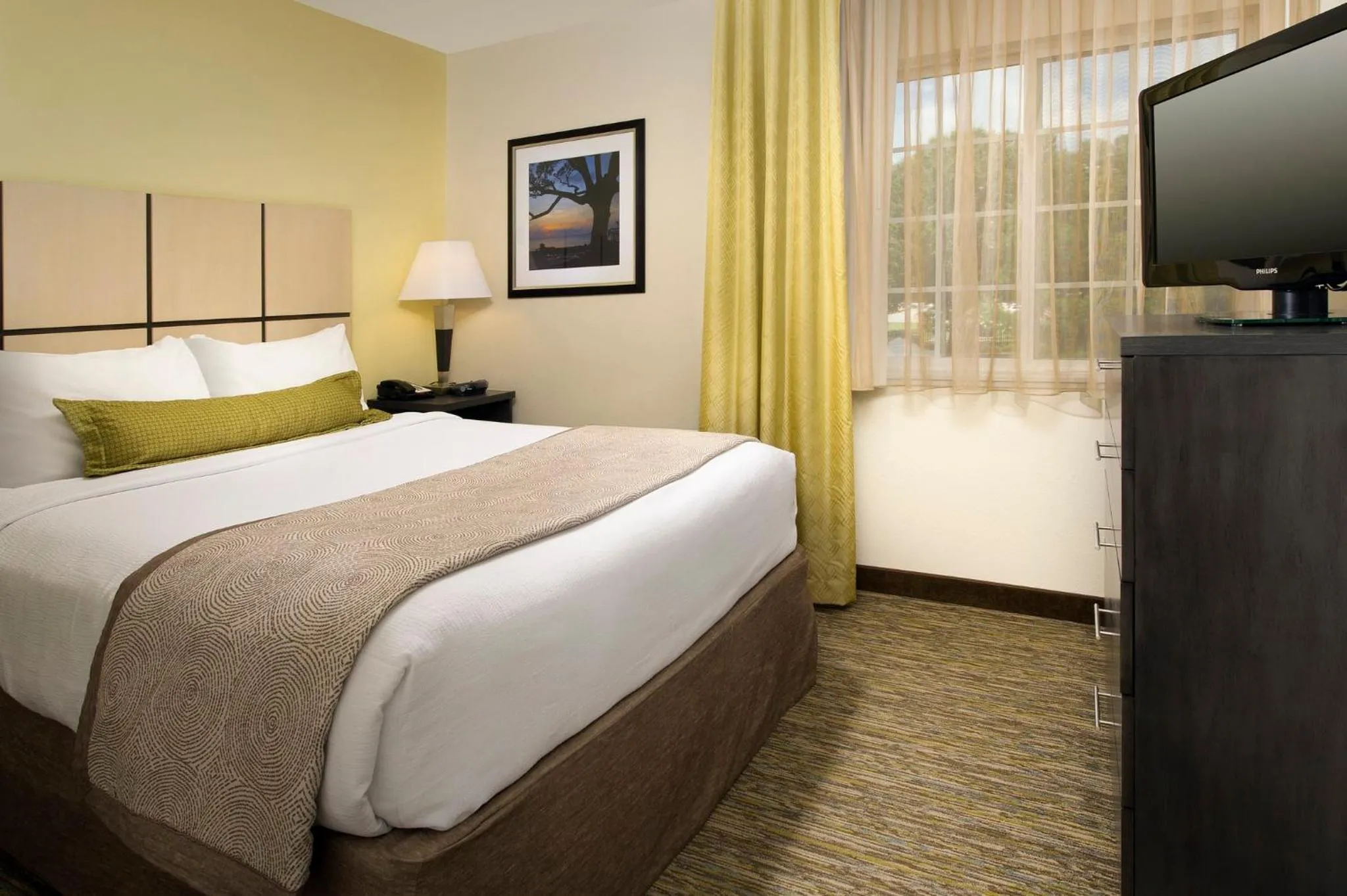 Photo of the whole room, Bed in Candlewood Suites Richmond - South by IHG